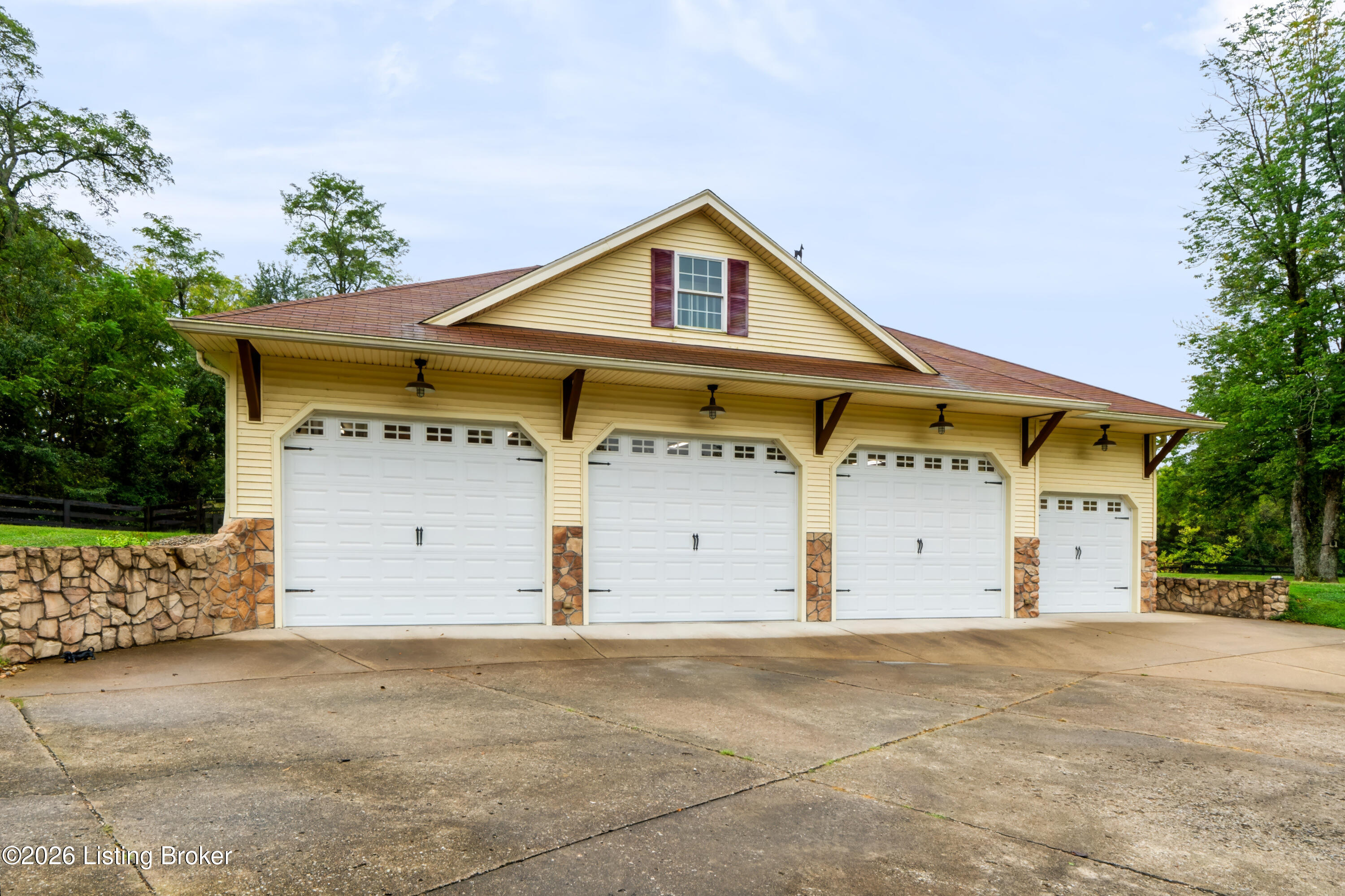 2400 Sir Roberts Way