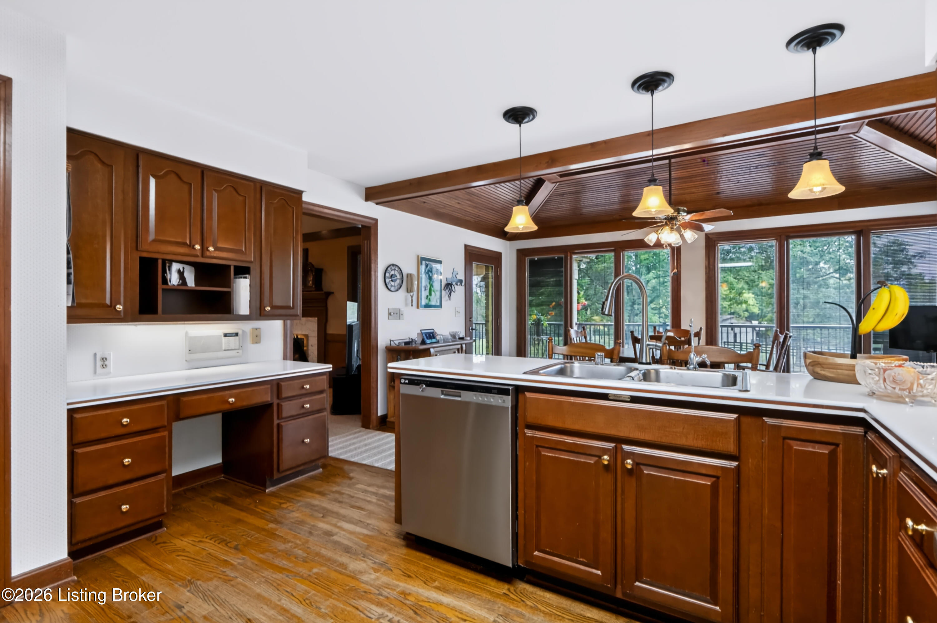 2400 Sir Roberts Way