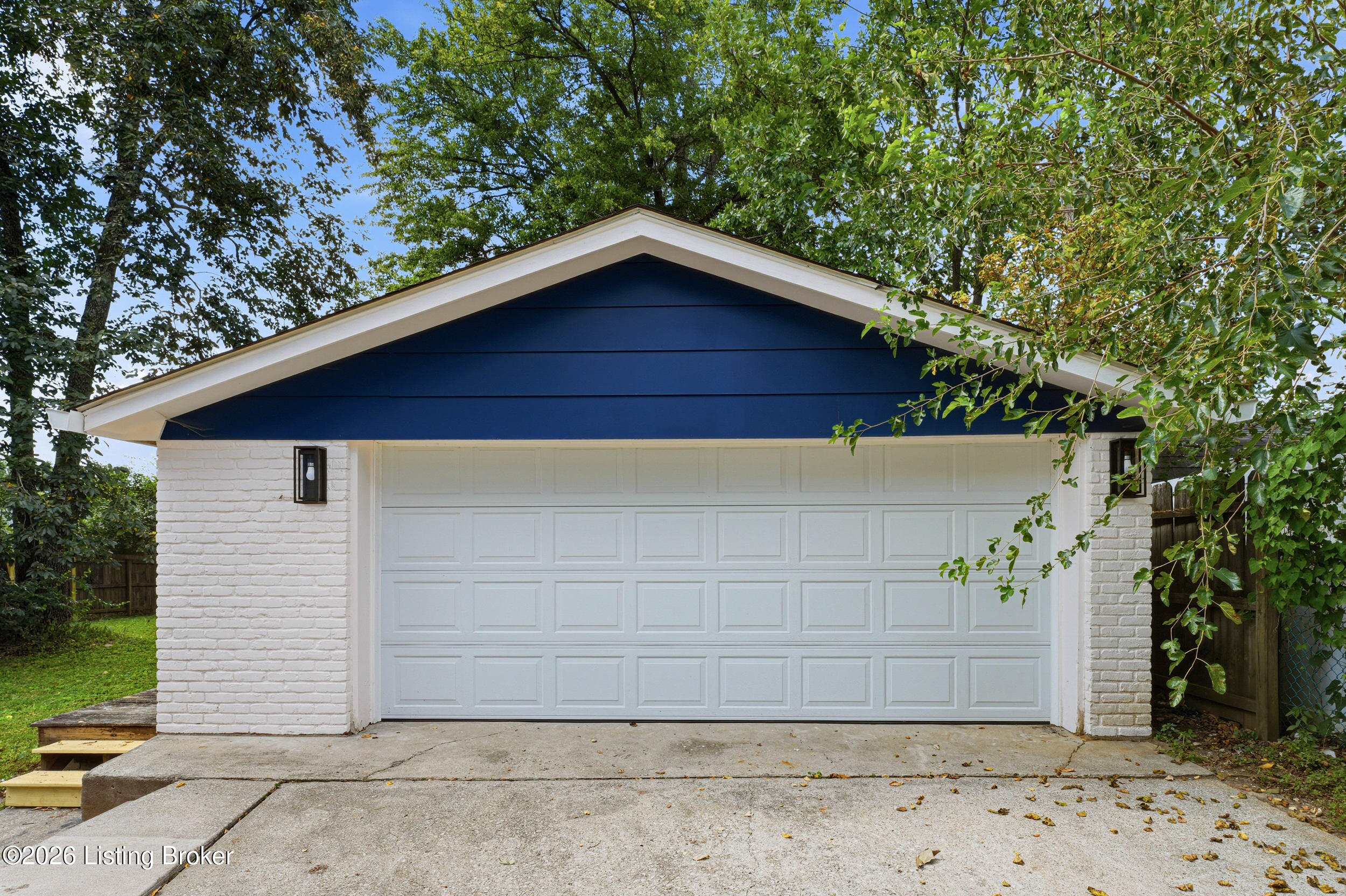 5302 Oakcreek Ln