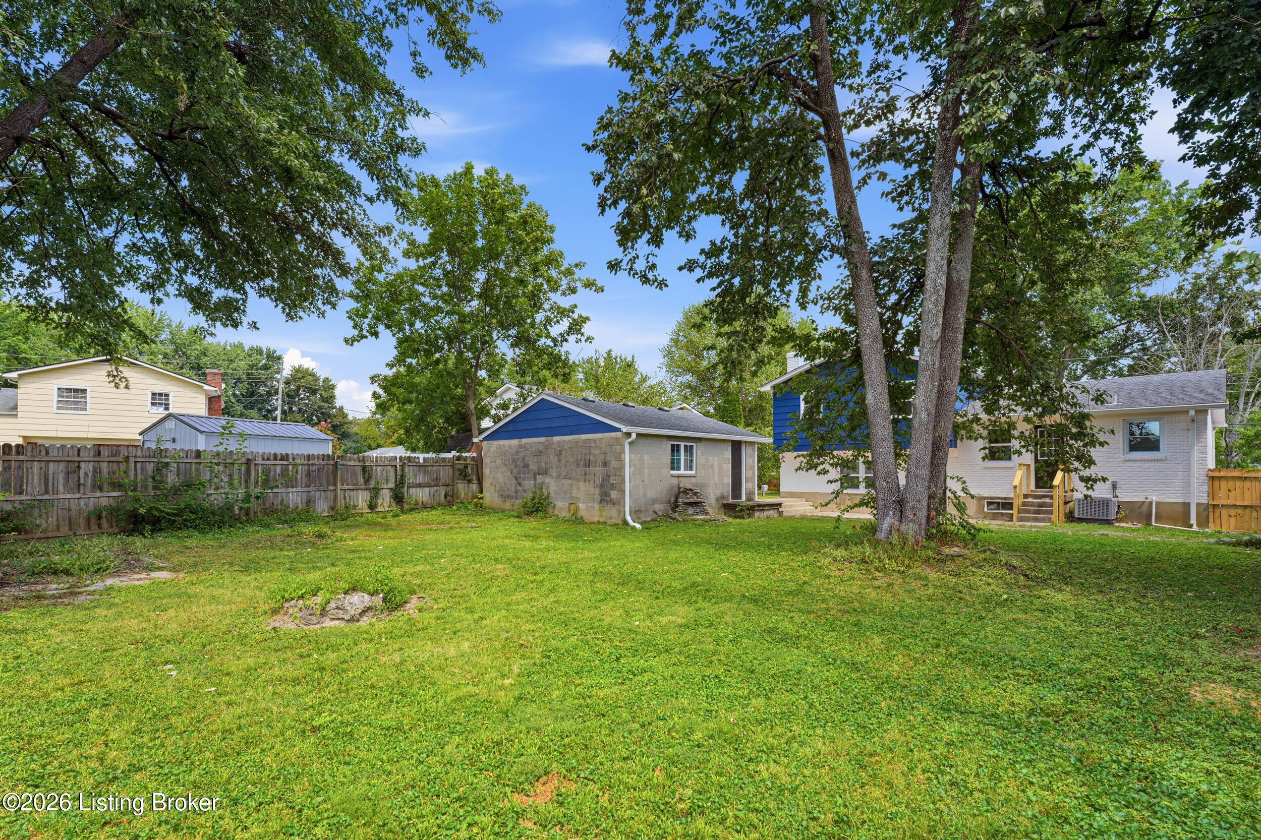 5302 Oakcreek Ln