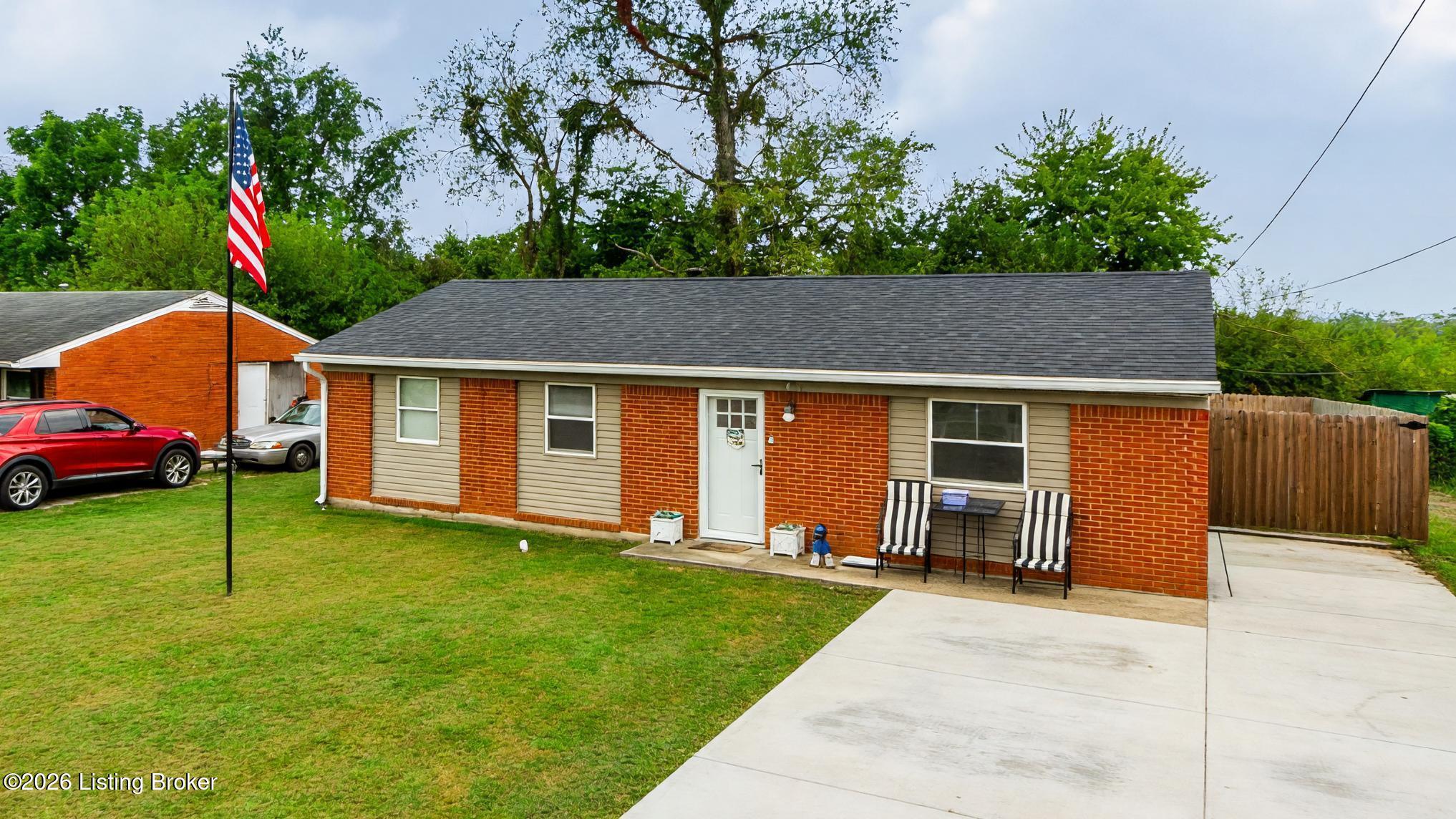 921 Blossom Rd