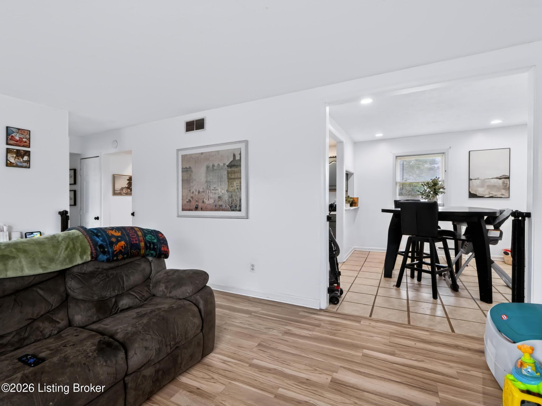 921 Blossom Rd