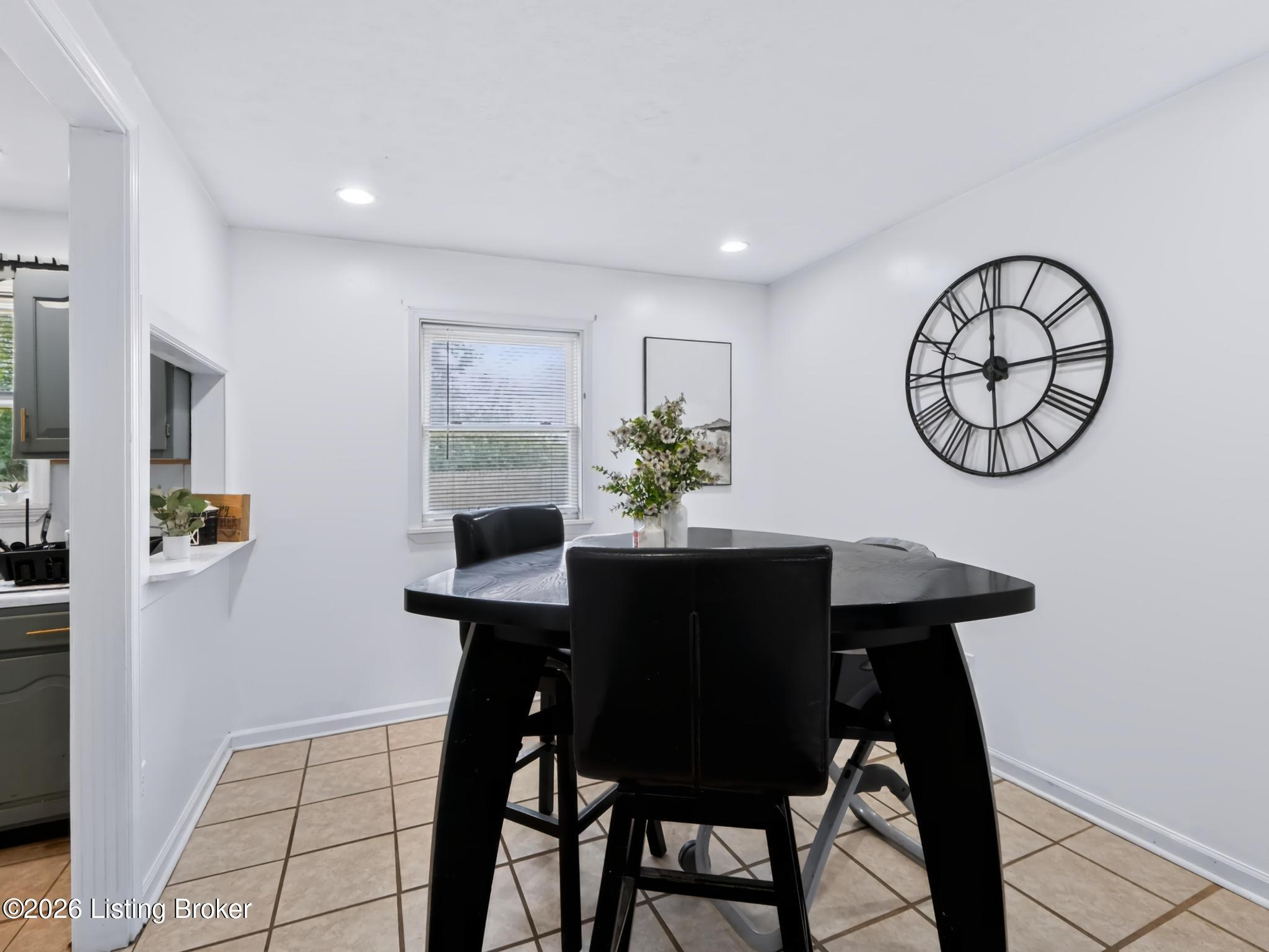 921 Blossom Rd