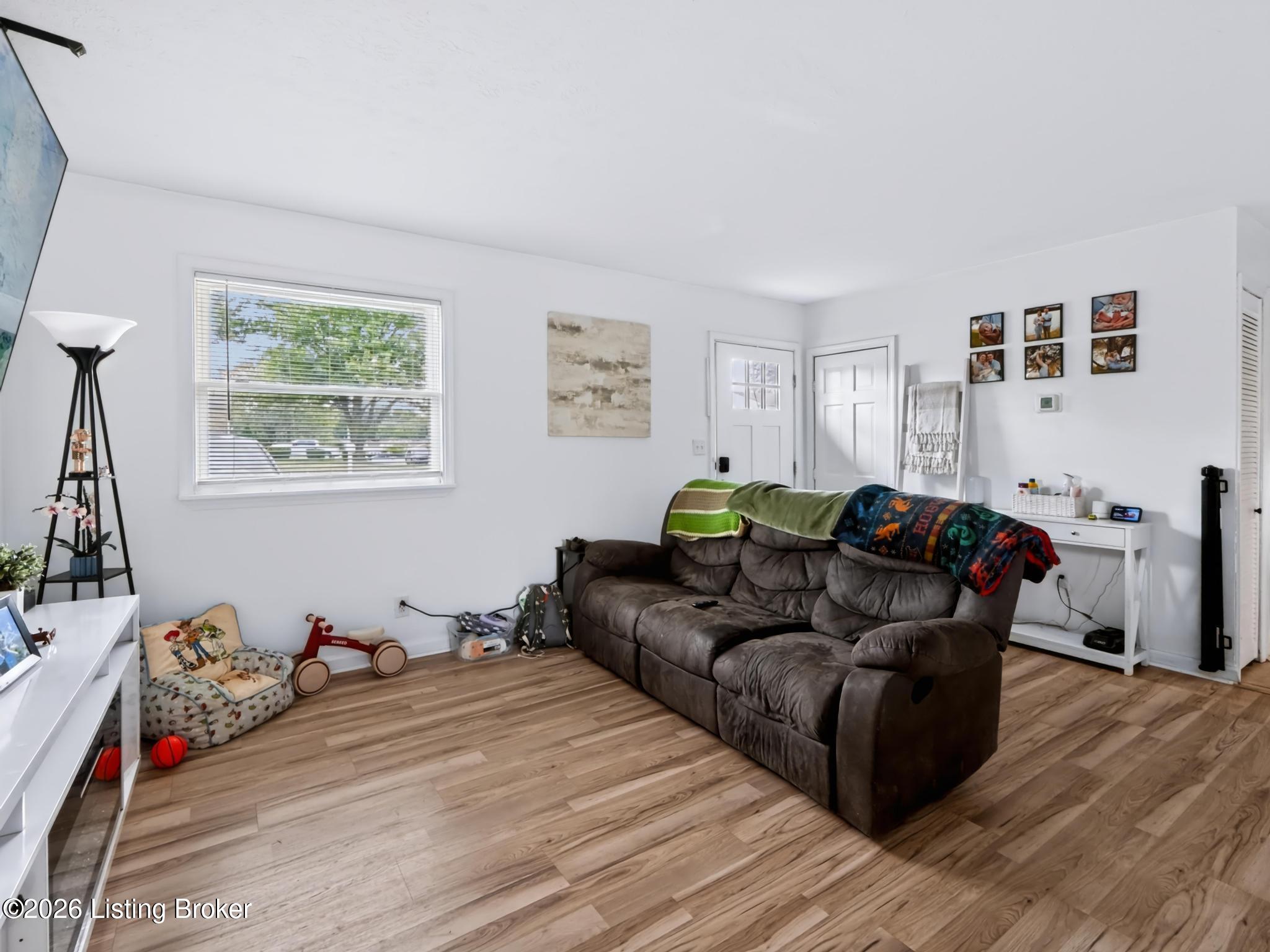921 Blossom Rd