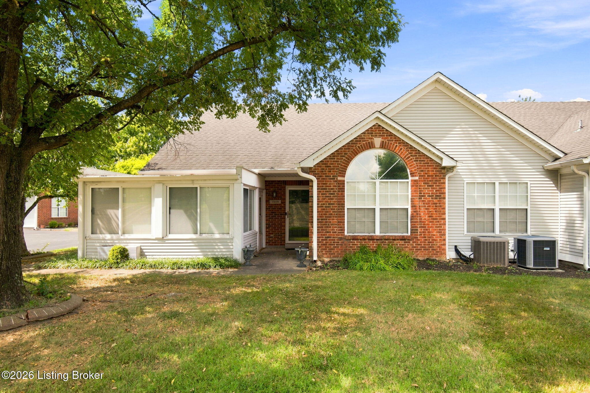 3919 Village Green Dr