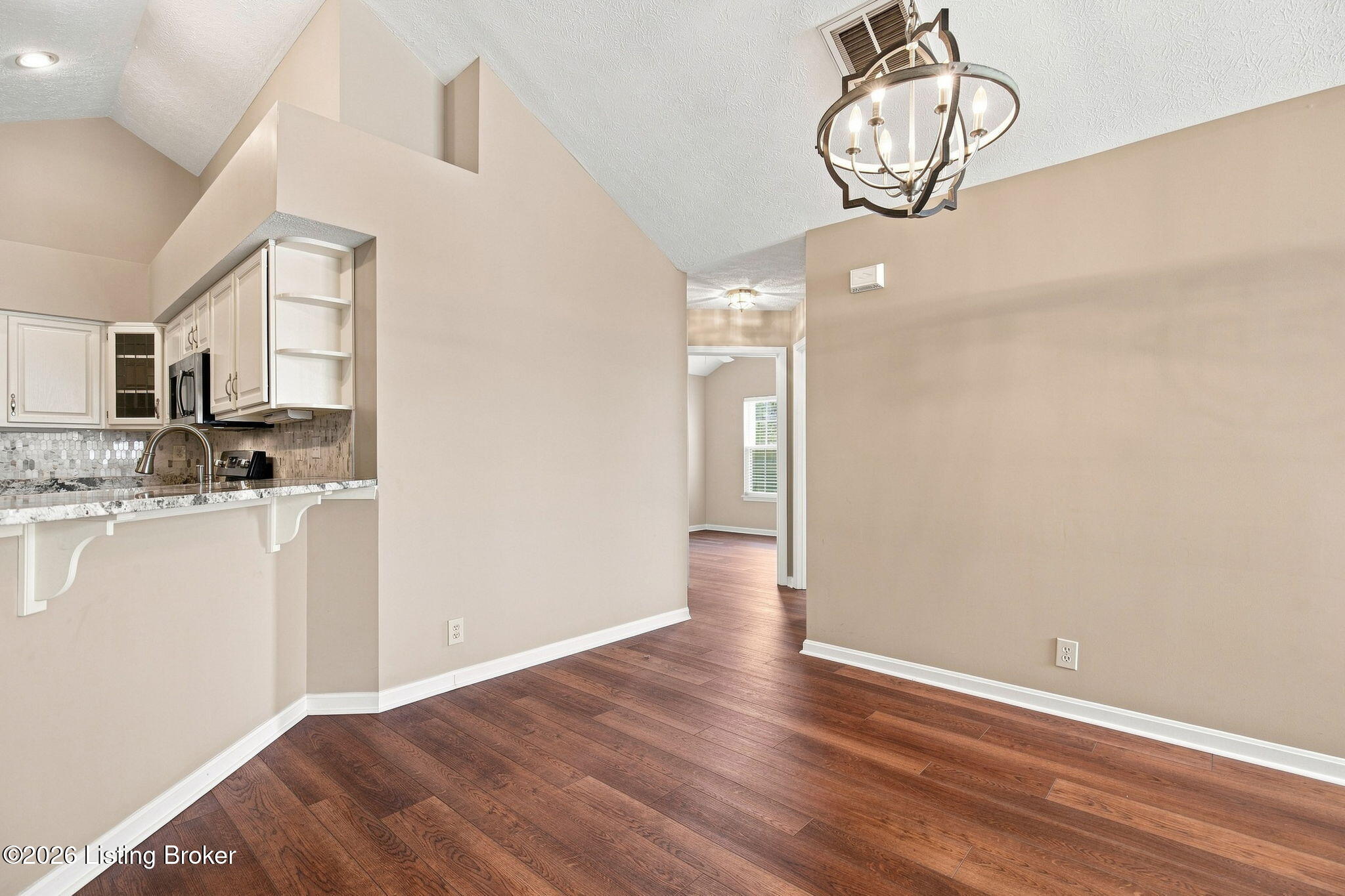 3919 Village Green Dr