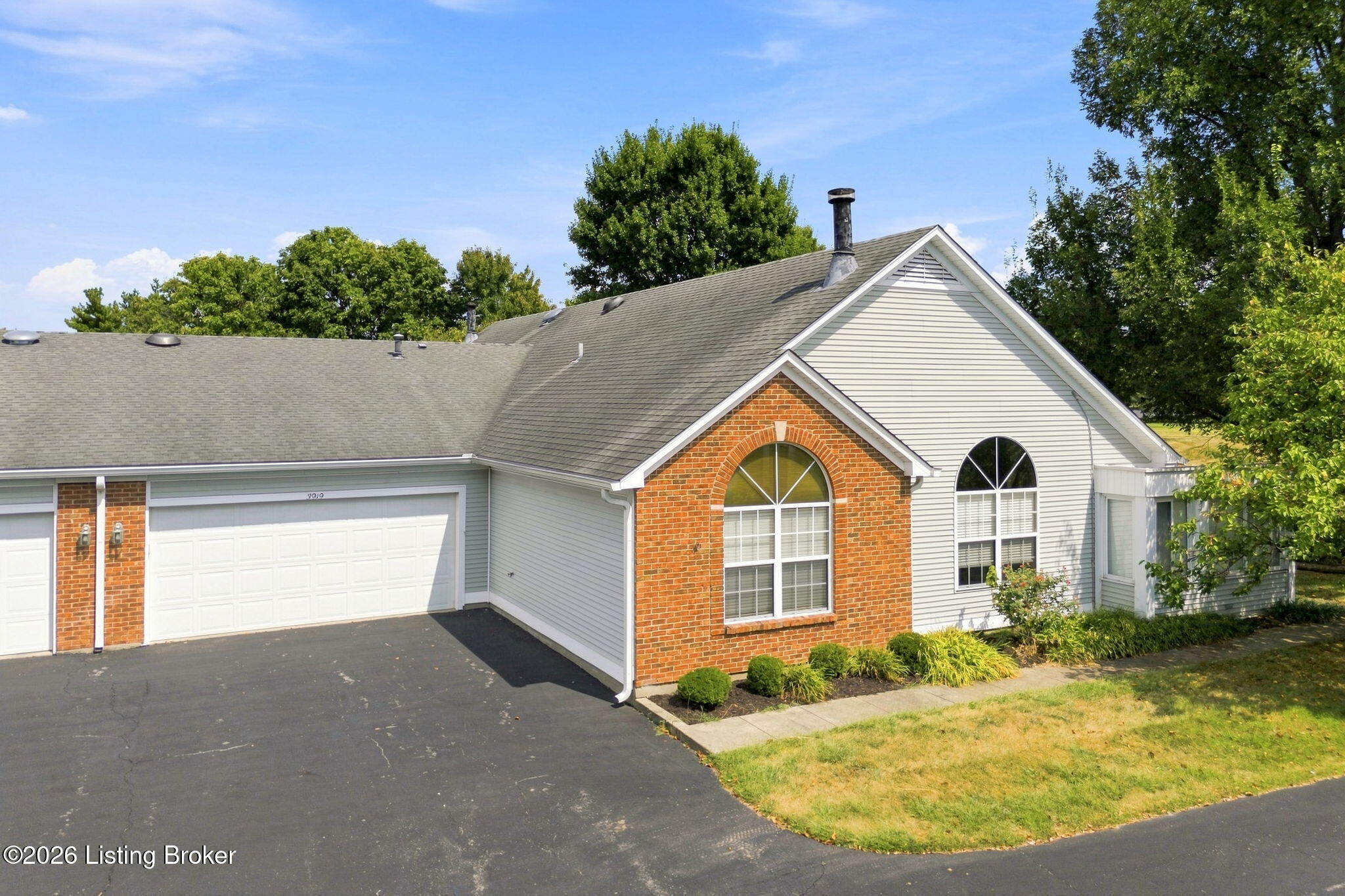 3919 Village Green Dr