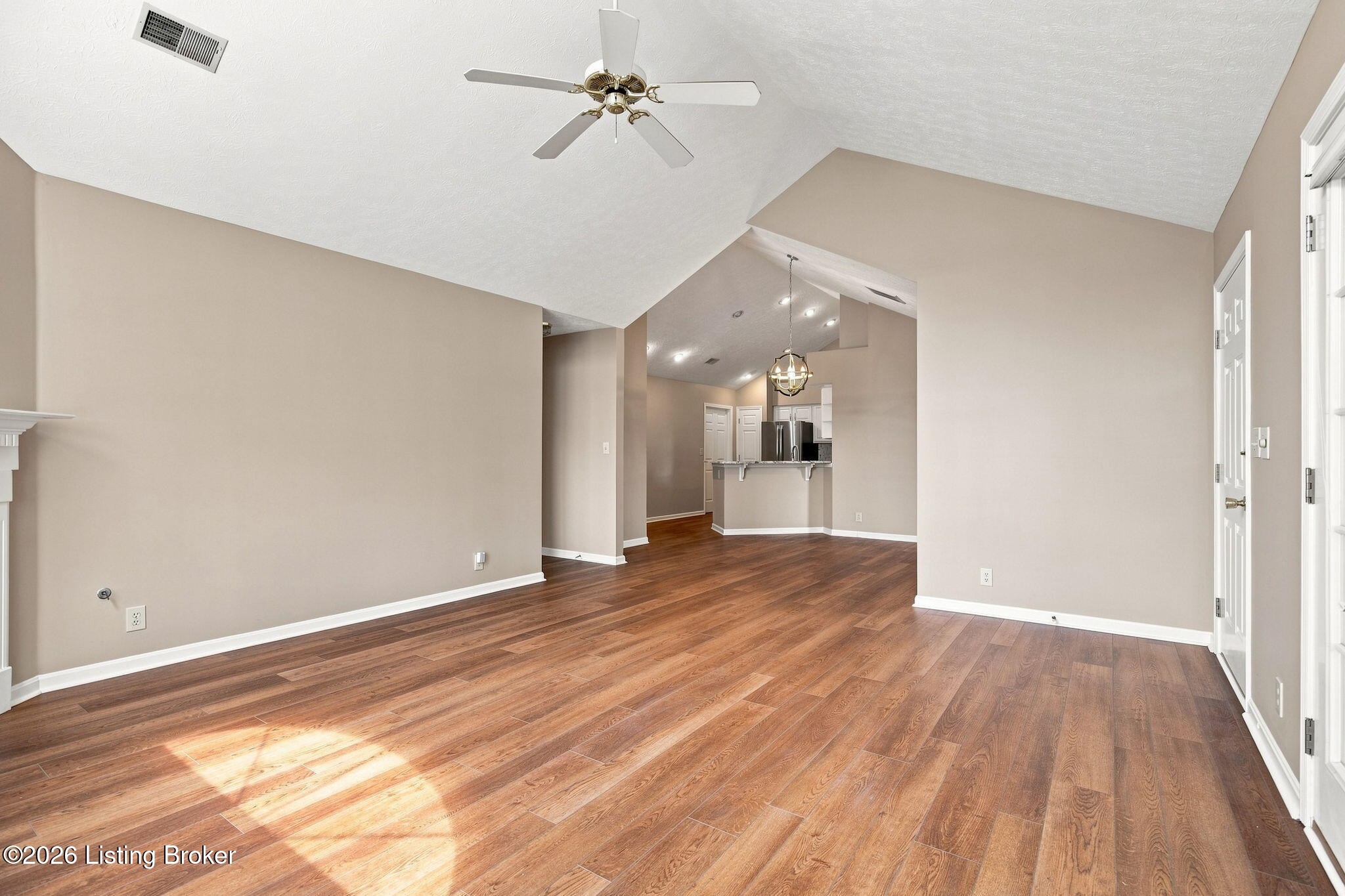 3919 Village Green Dr