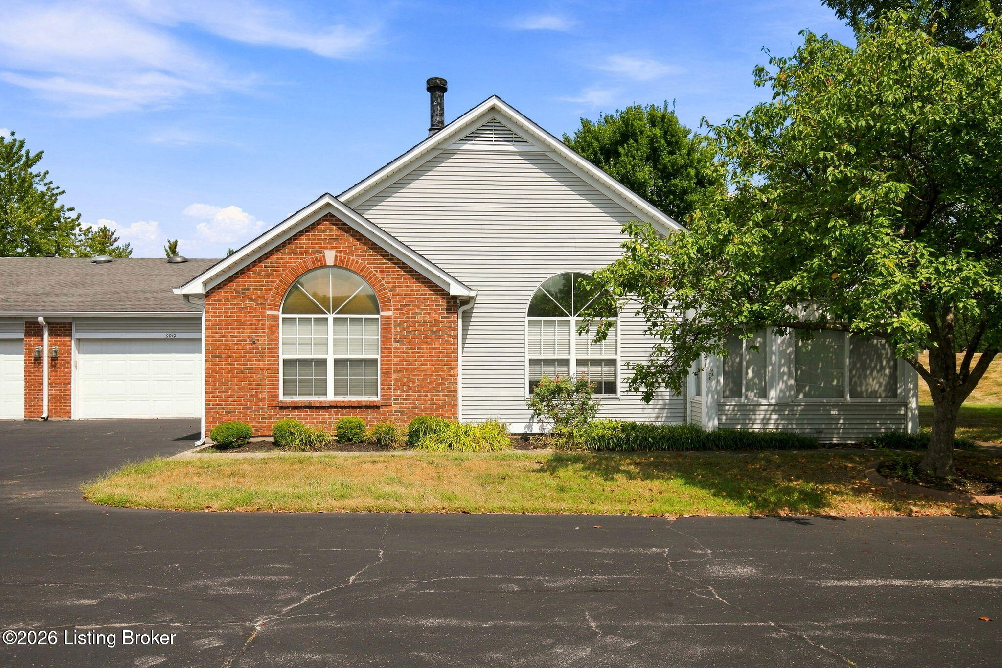 3919 Village Green Dr