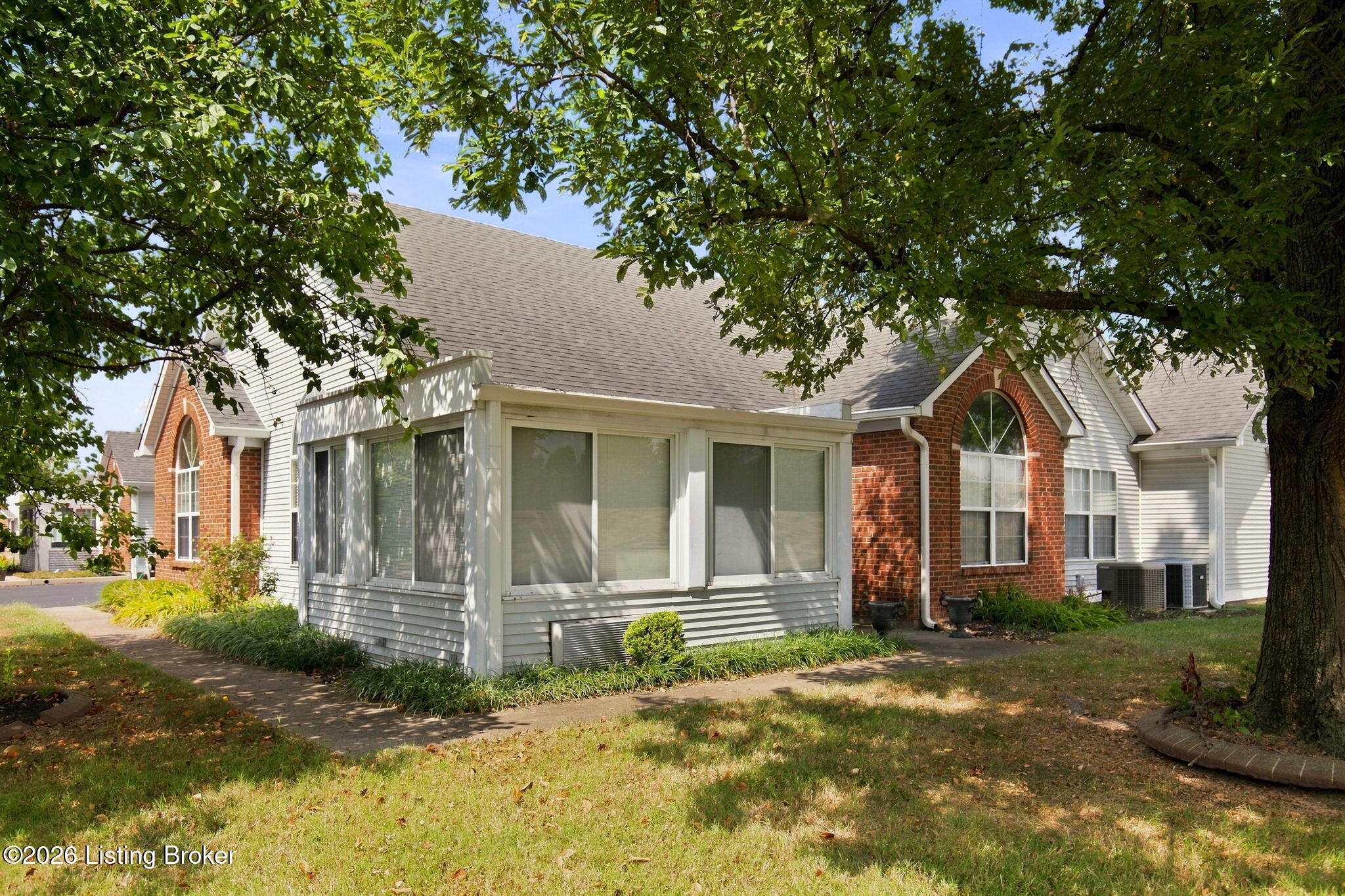 3919 Village Green Dr