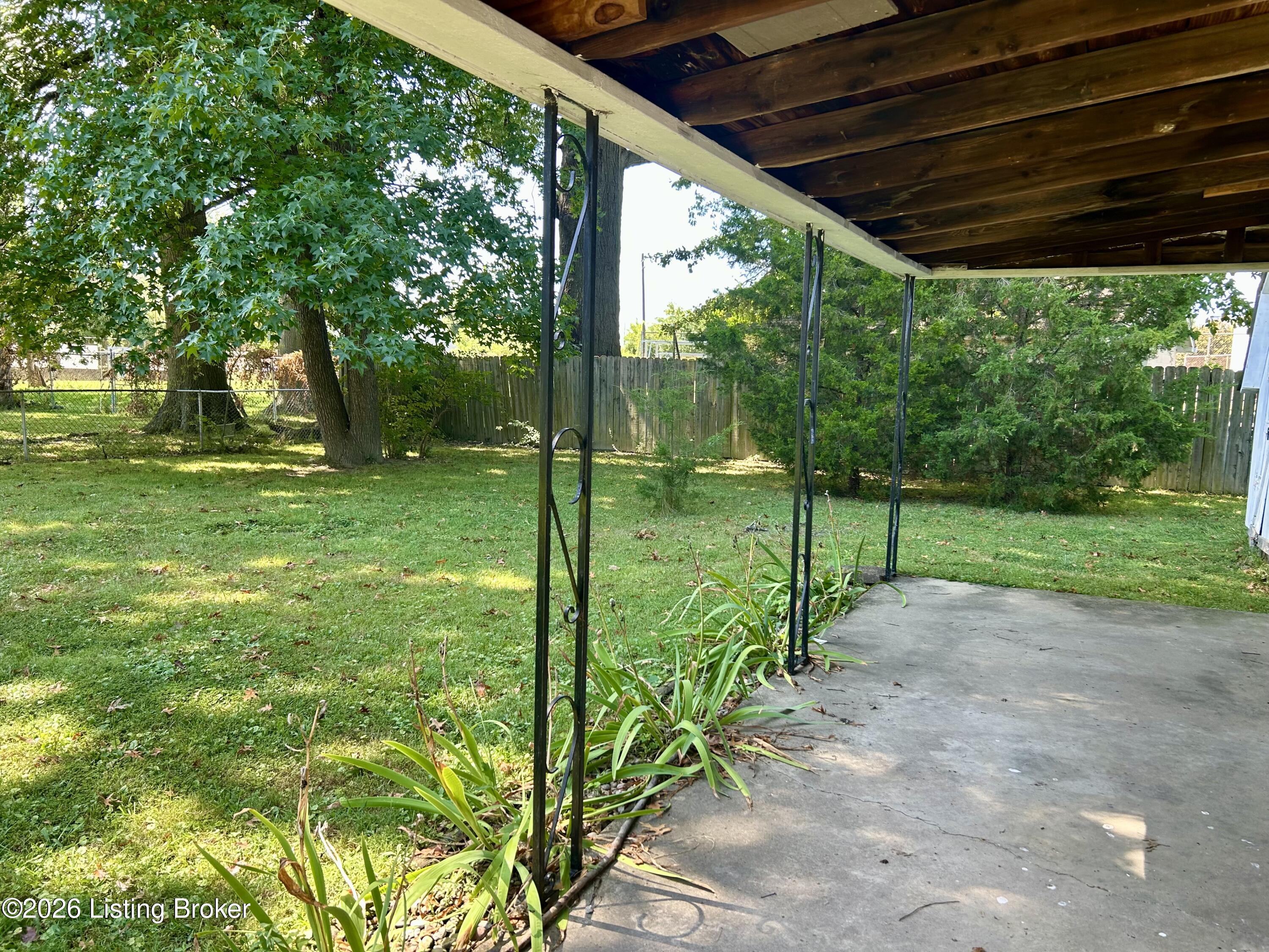 214 S Lillian Way