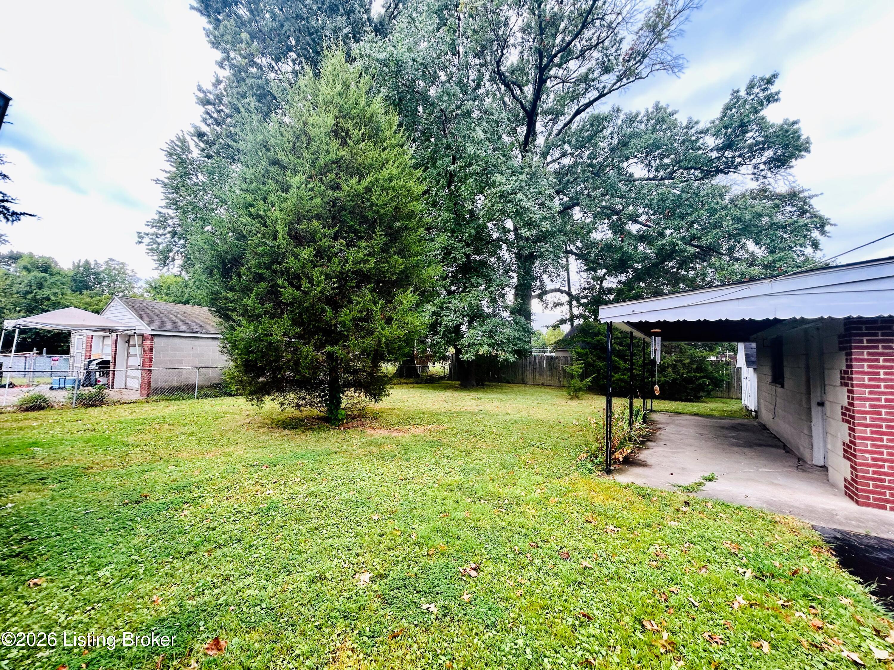 214 S Lillian Way