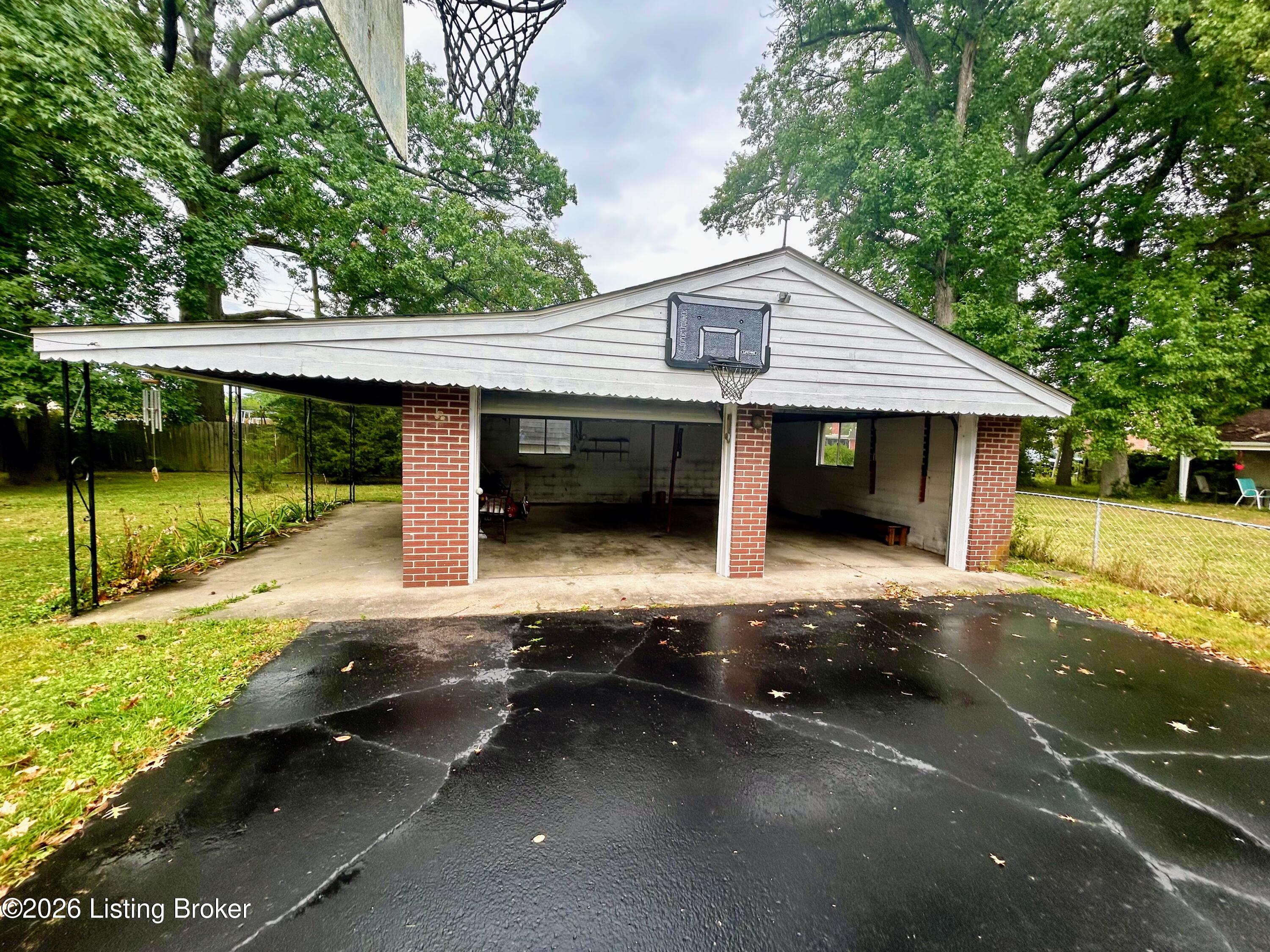 214 S Lillian Way