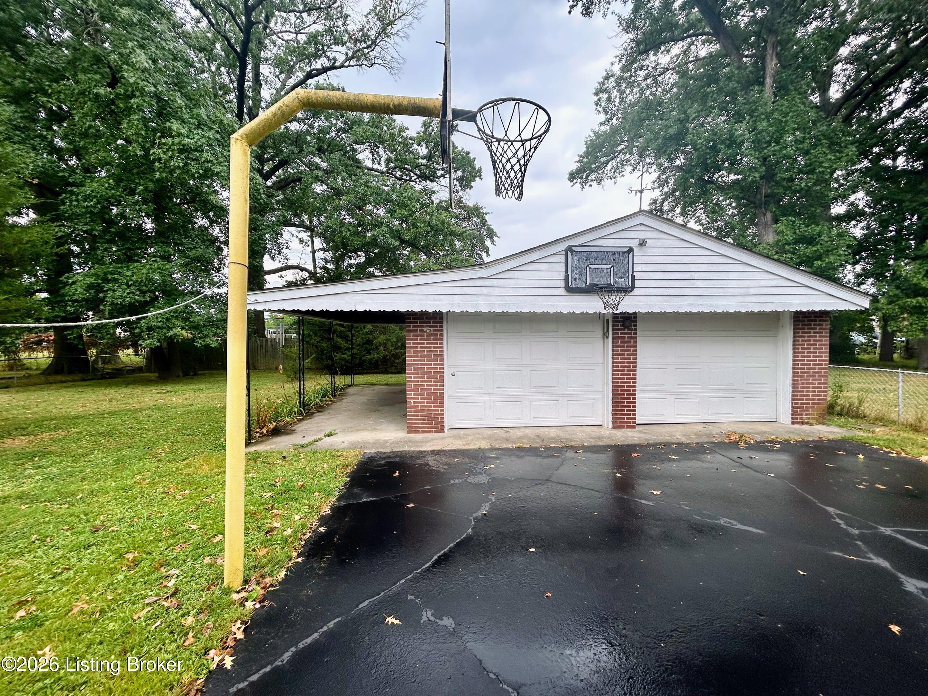 214 S Lillian Way
