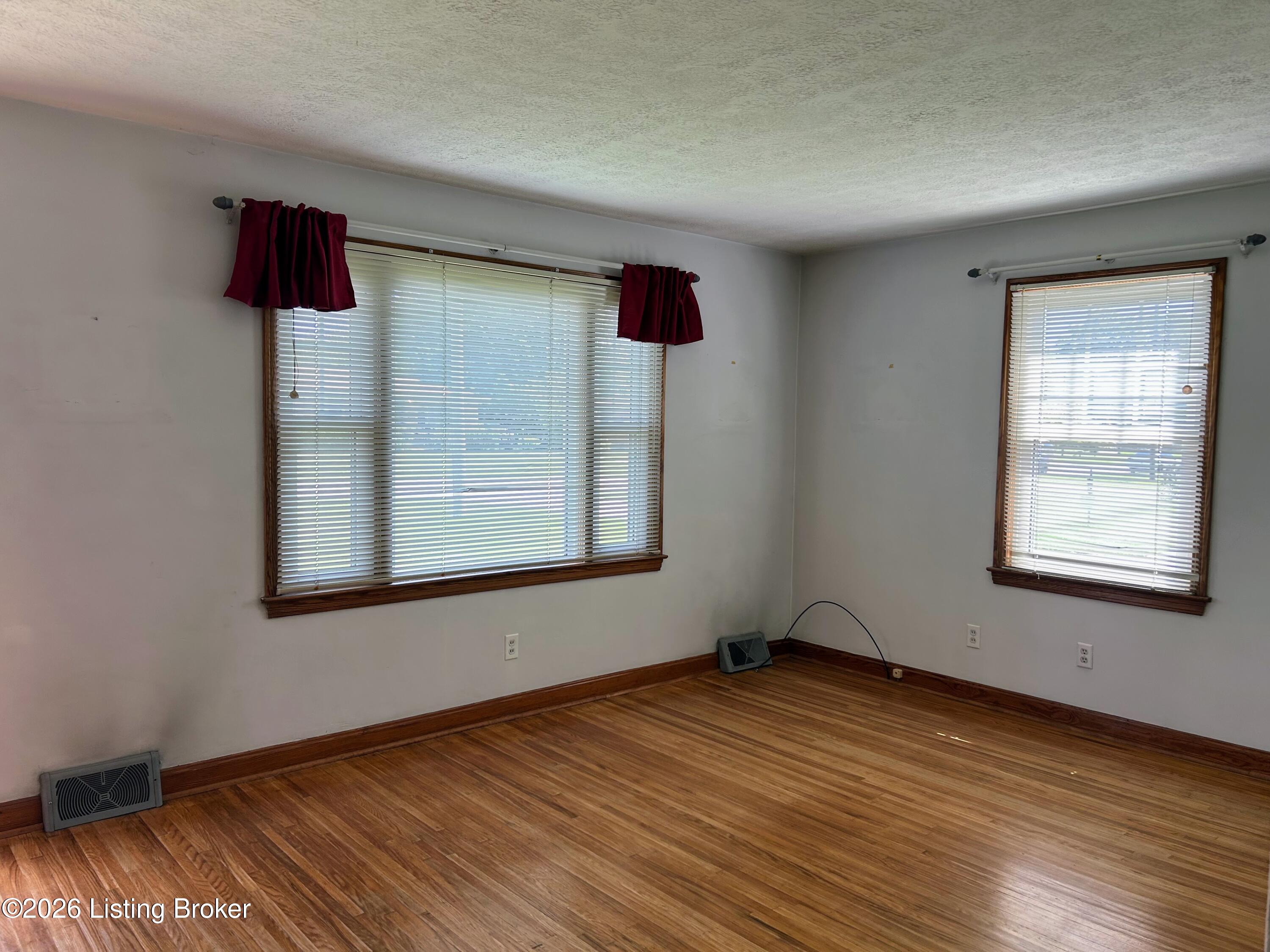 214 S Lillian Way