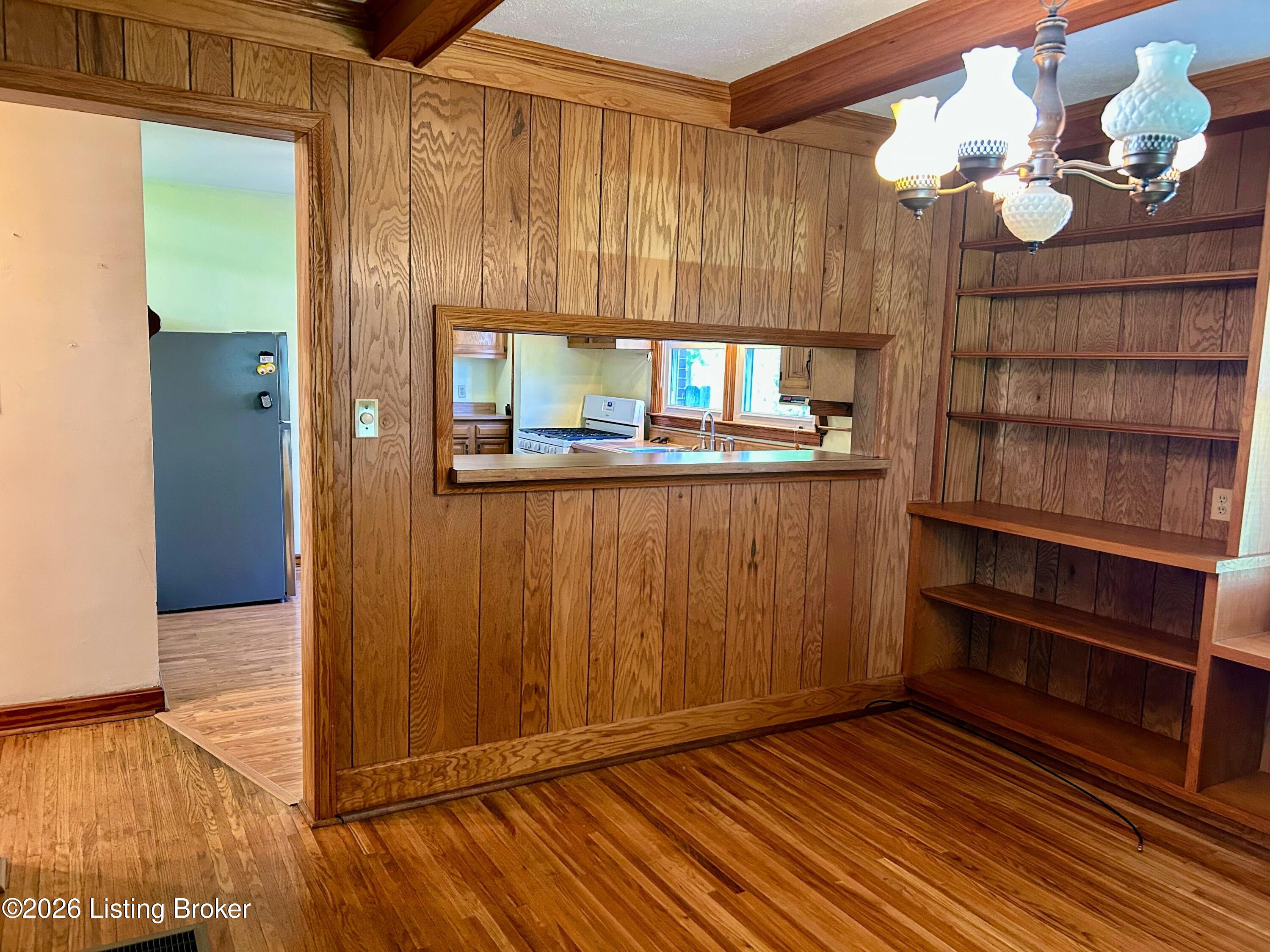 214 S Lillian Way