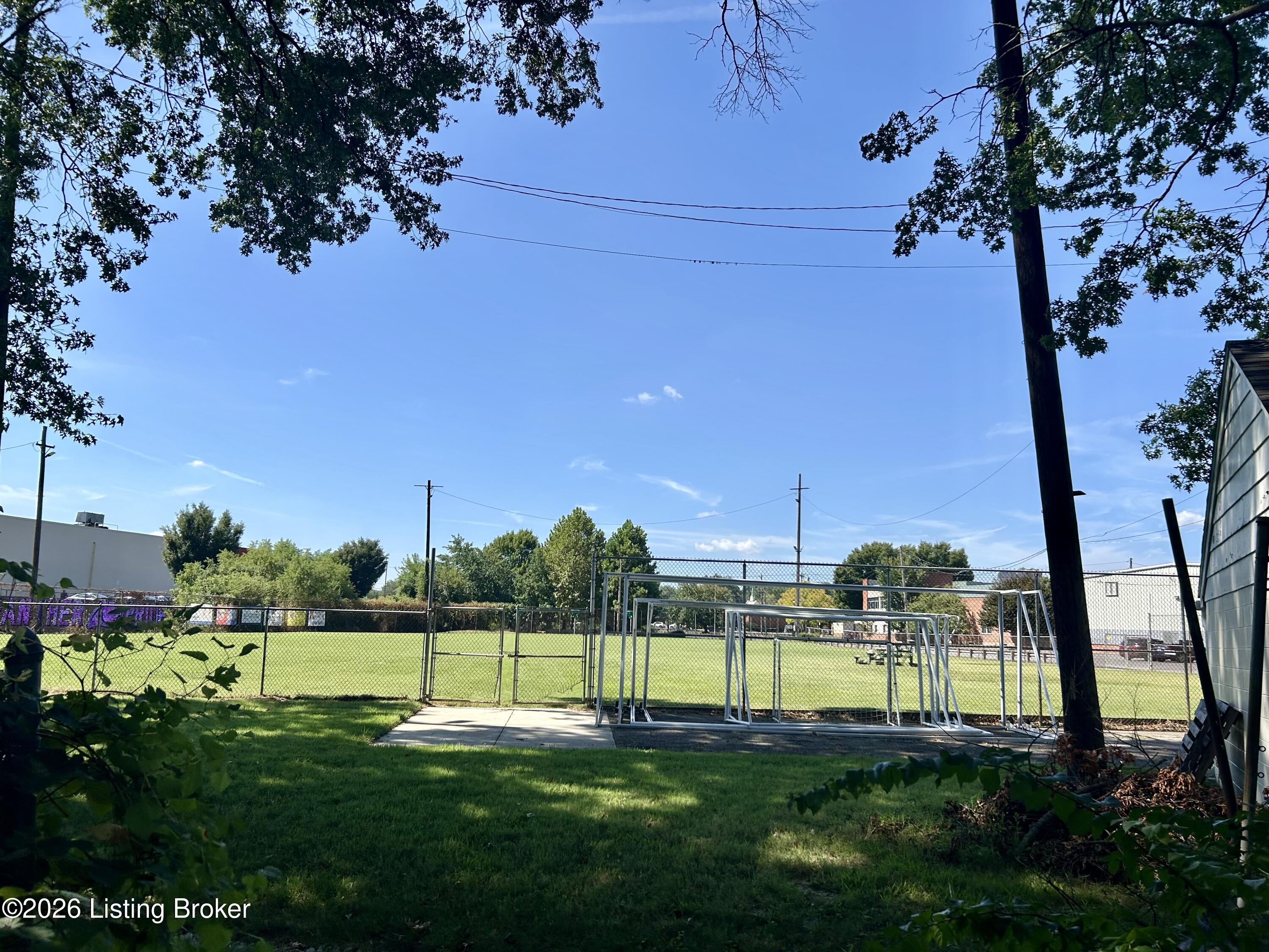 214 S Lillian Way