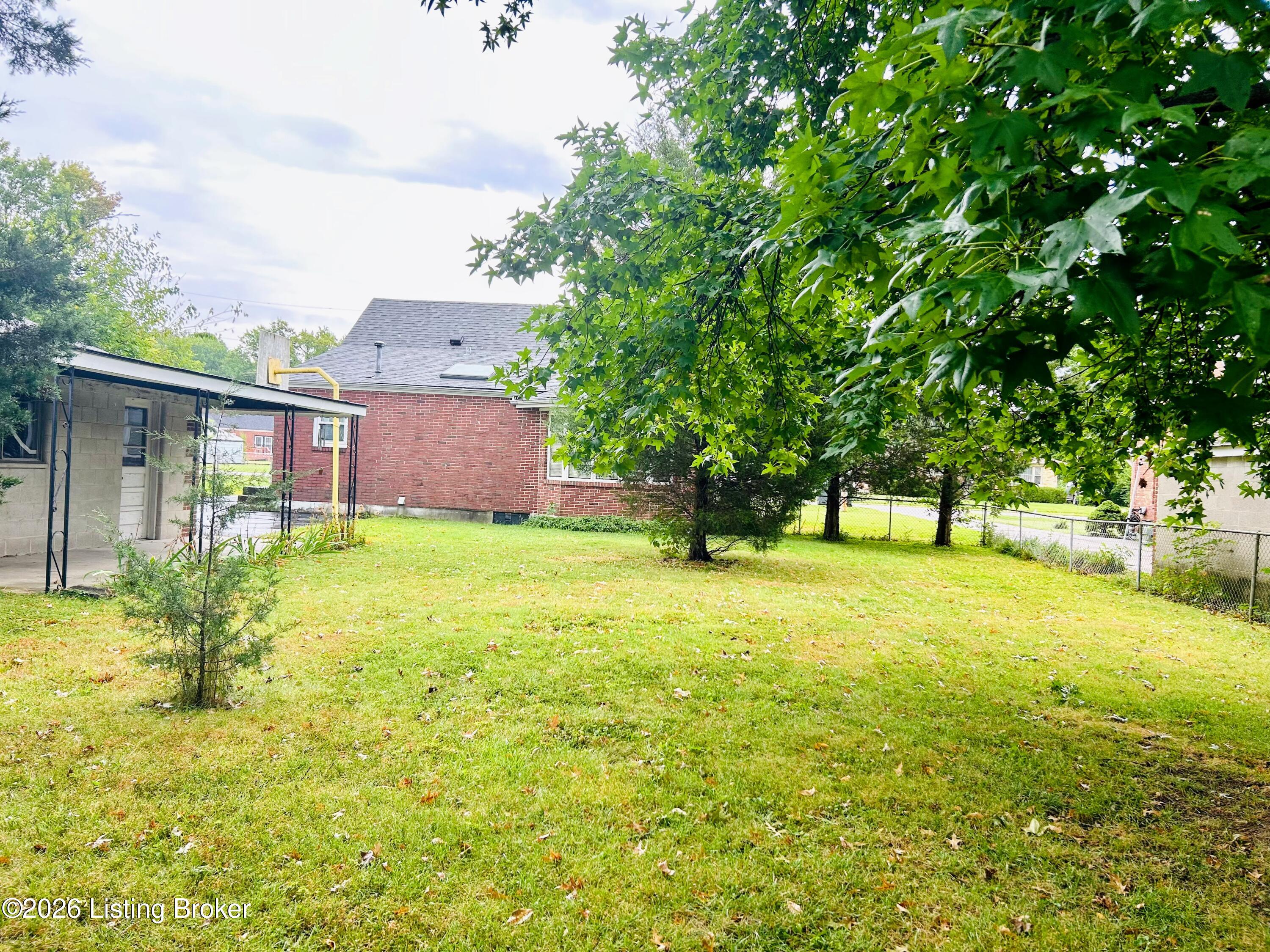 214 S Lillian Way