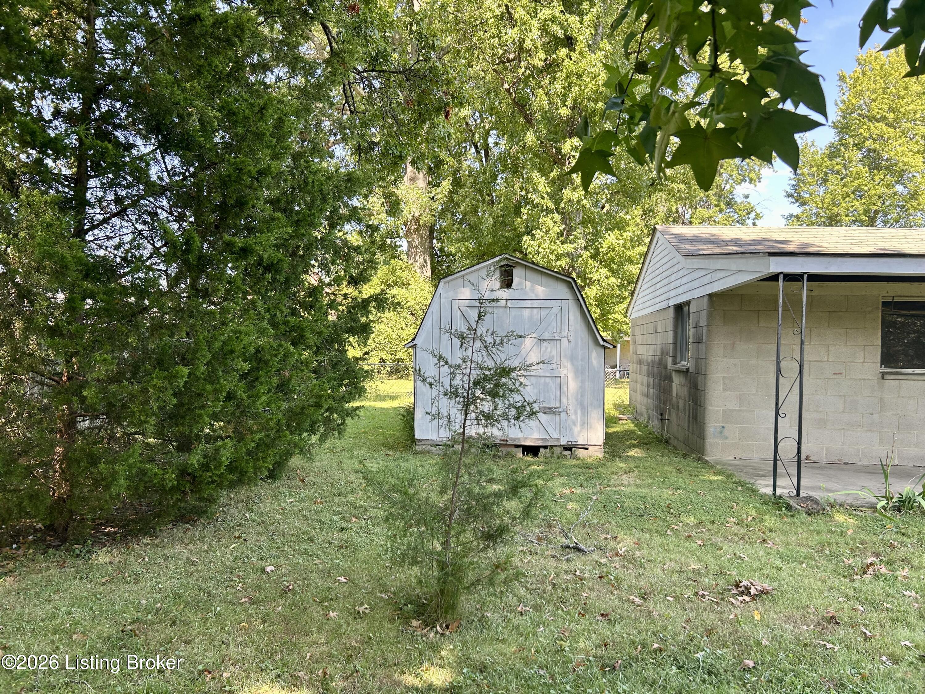 214 S Lillian Way