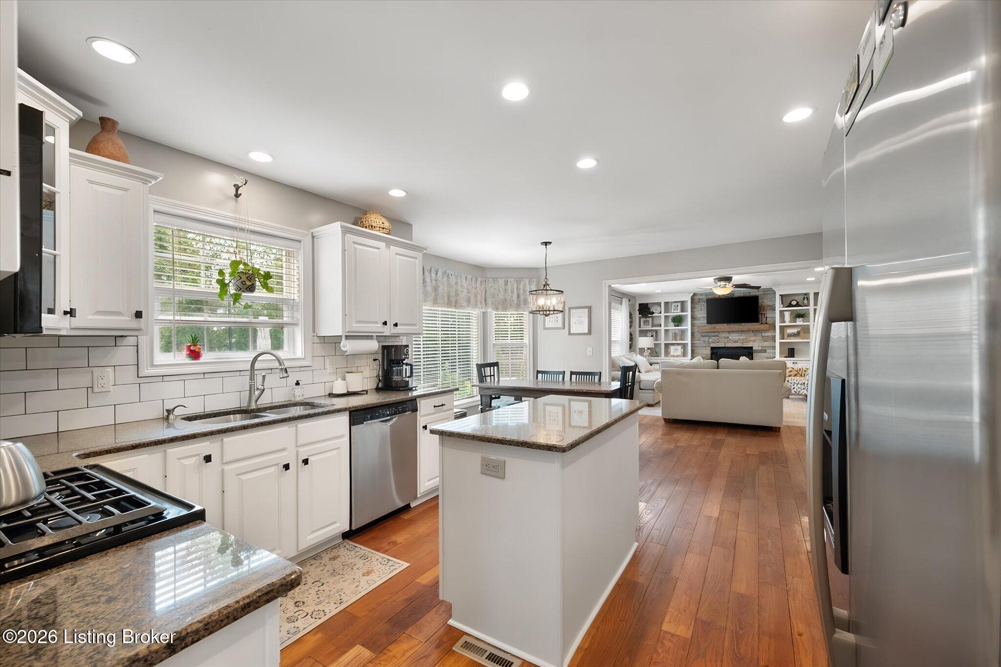 5602 Sundrop Pl