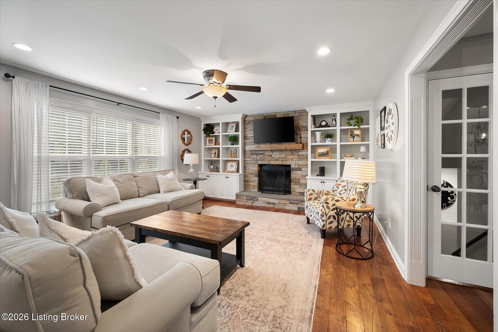 5602 Sundrop Pl