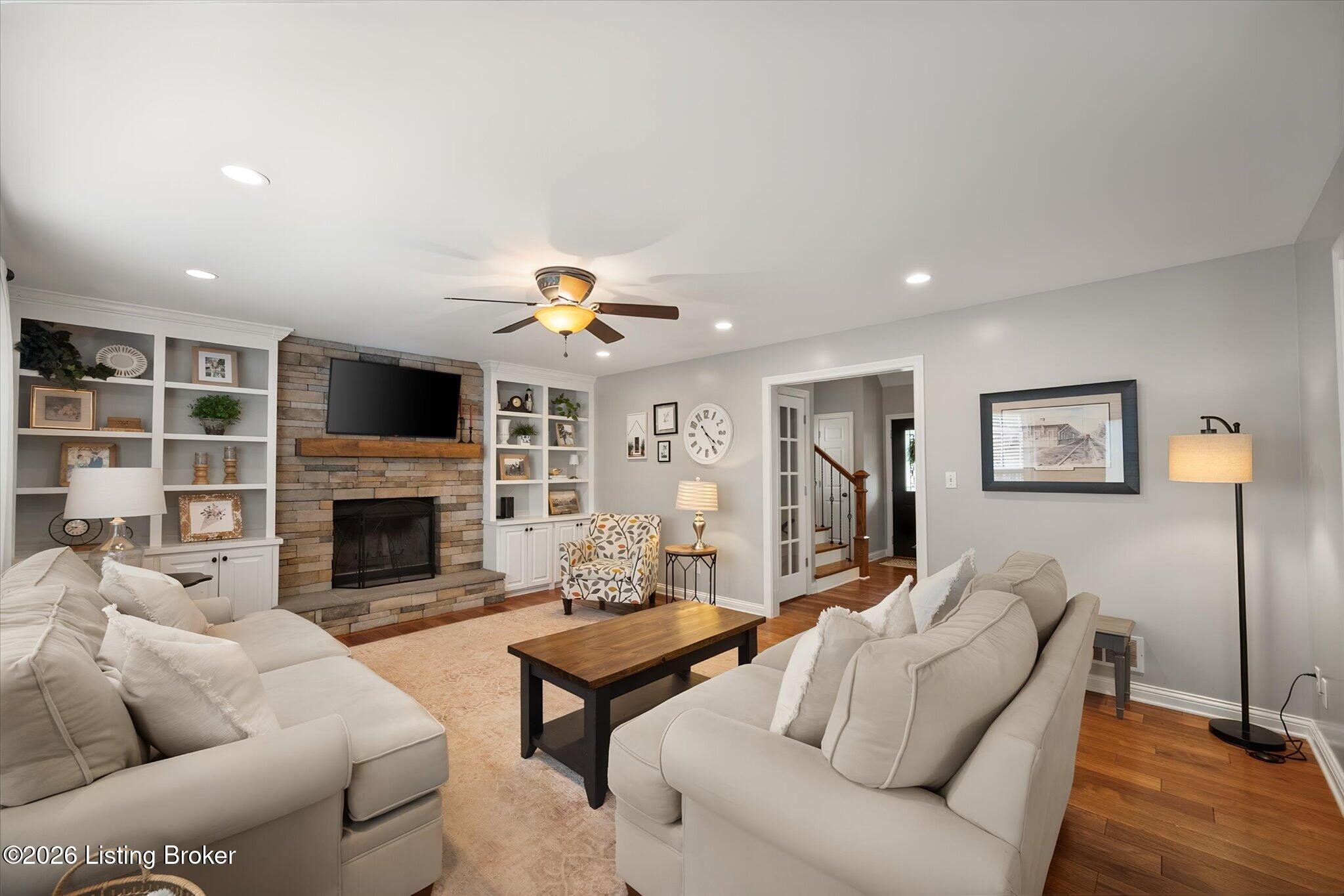 5602 Sundrop Pl