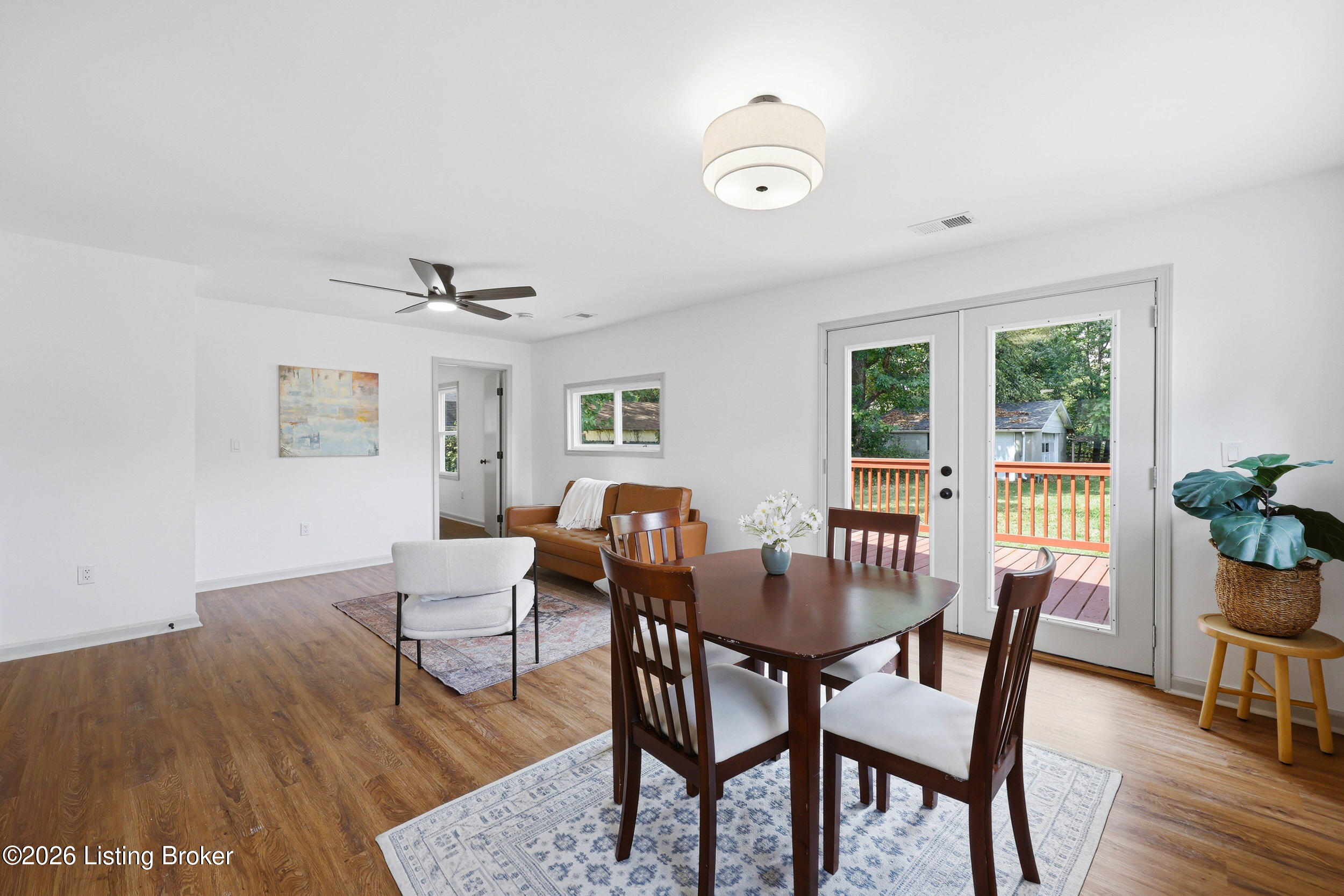 2413 Donna Rd