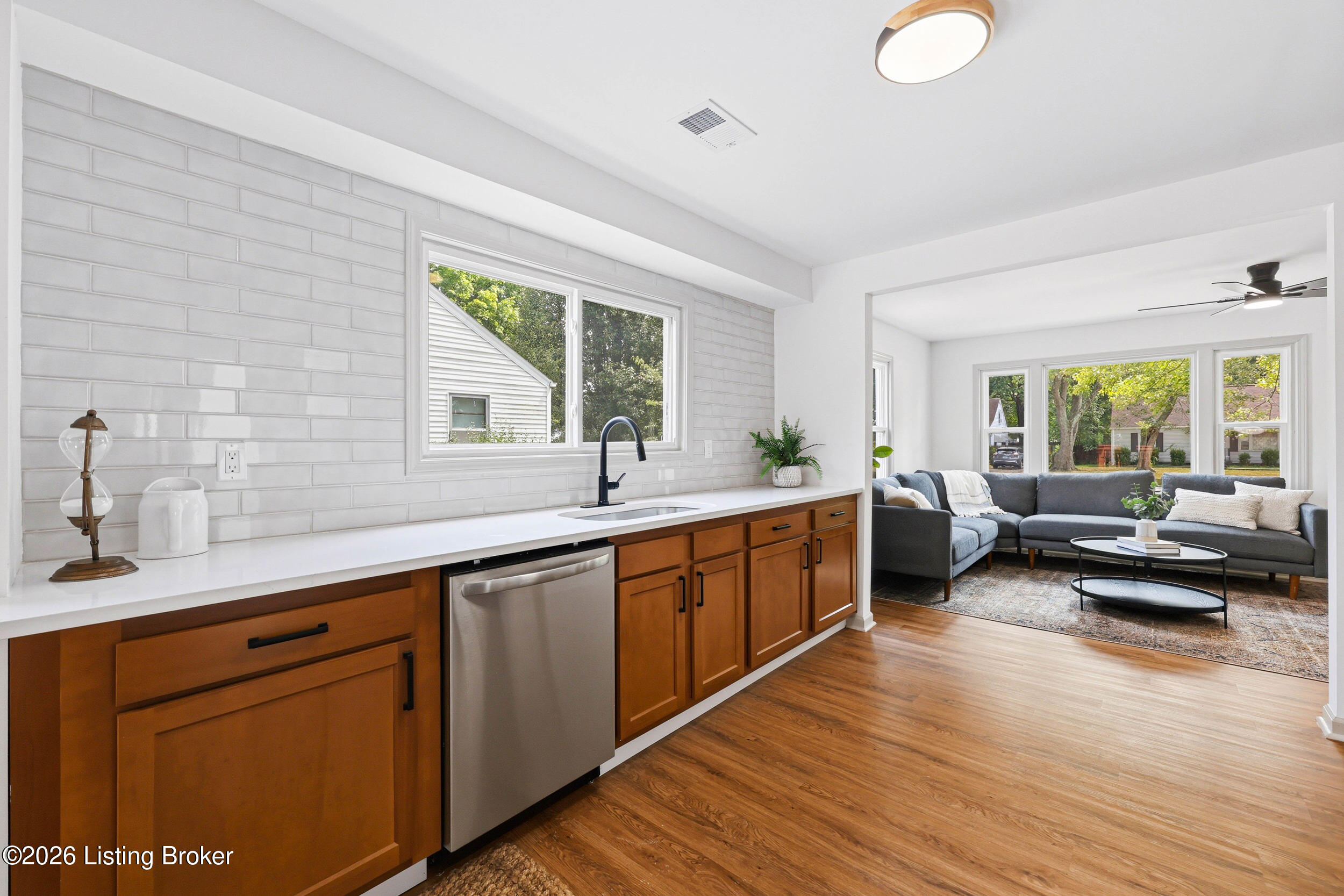 2413 Donna Rd