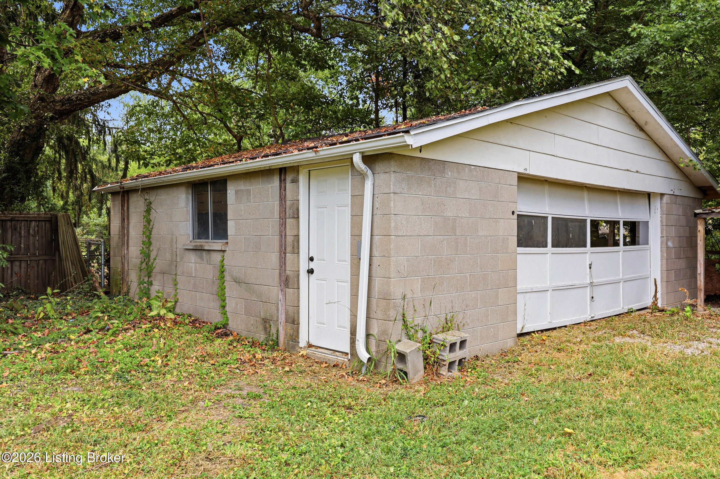2413 Donna Rd