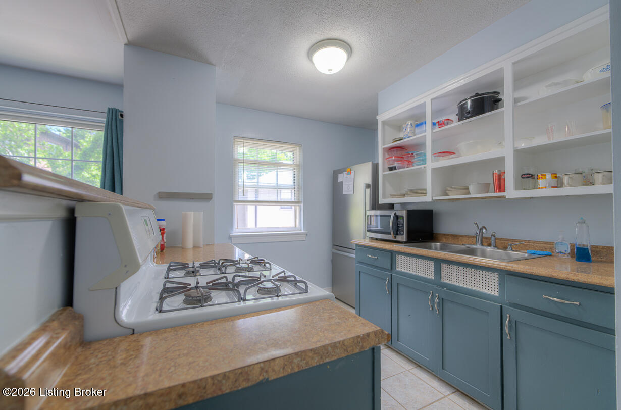 2316 Grinstead Dr 4