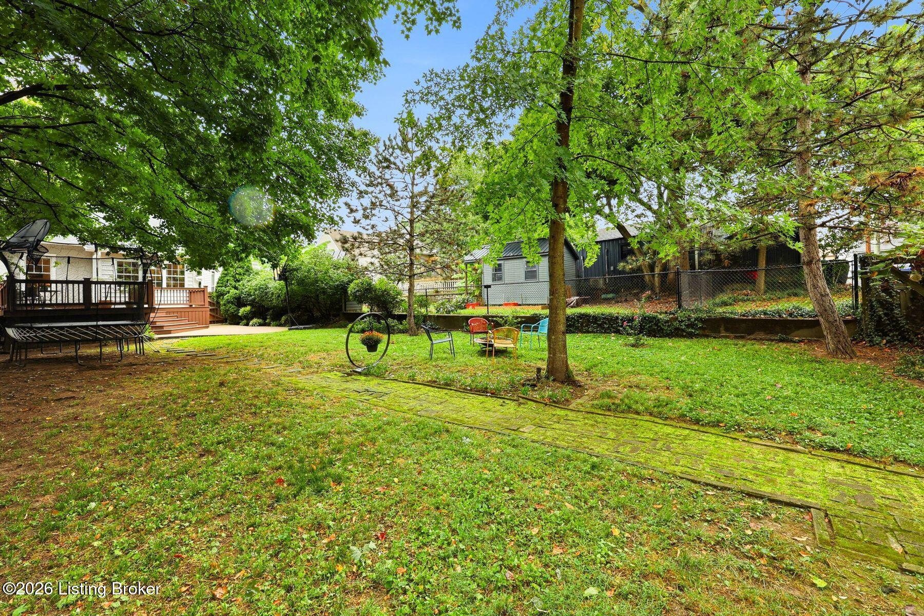 1818 Woodbourne Ave