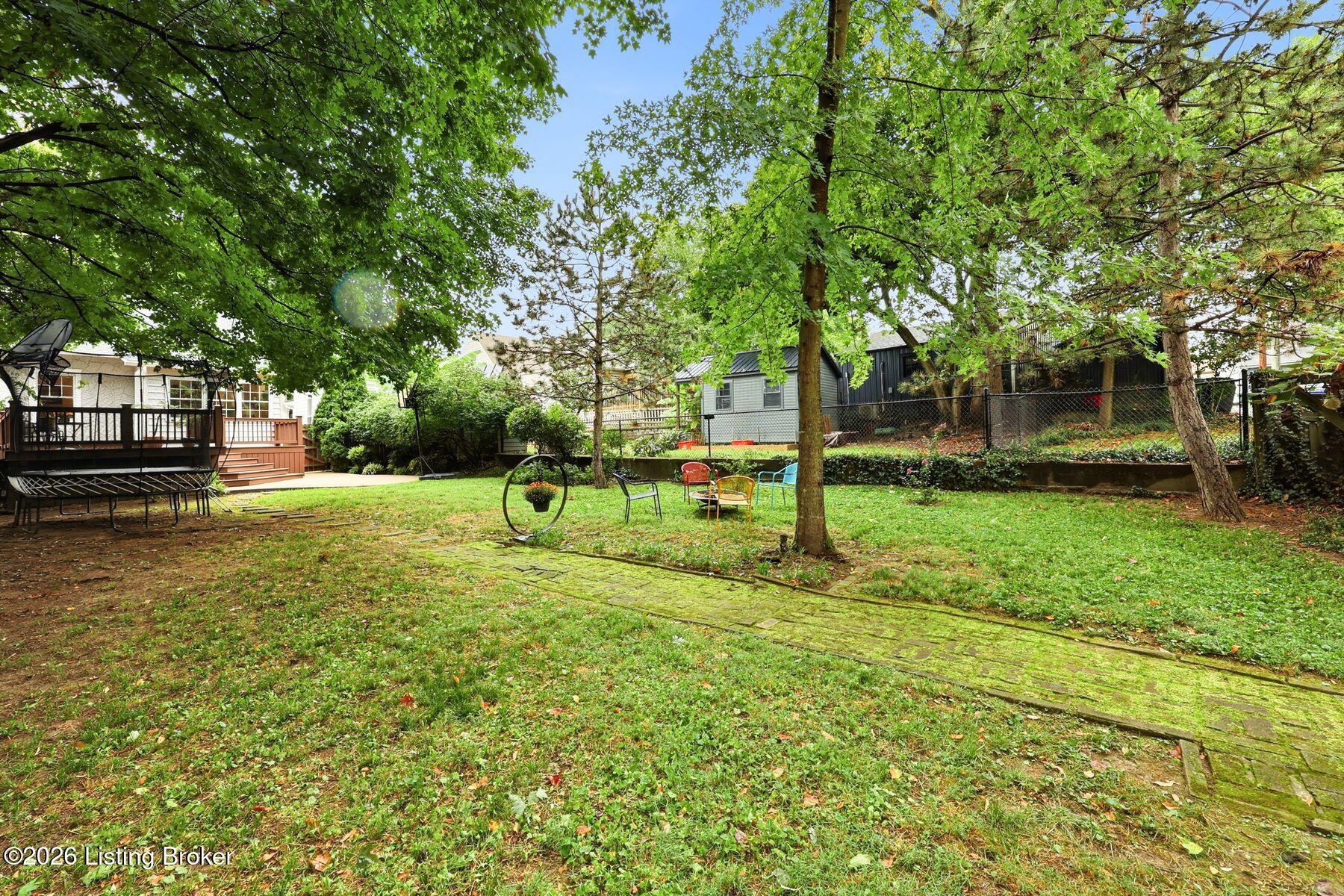1818 Woodbourne Ave