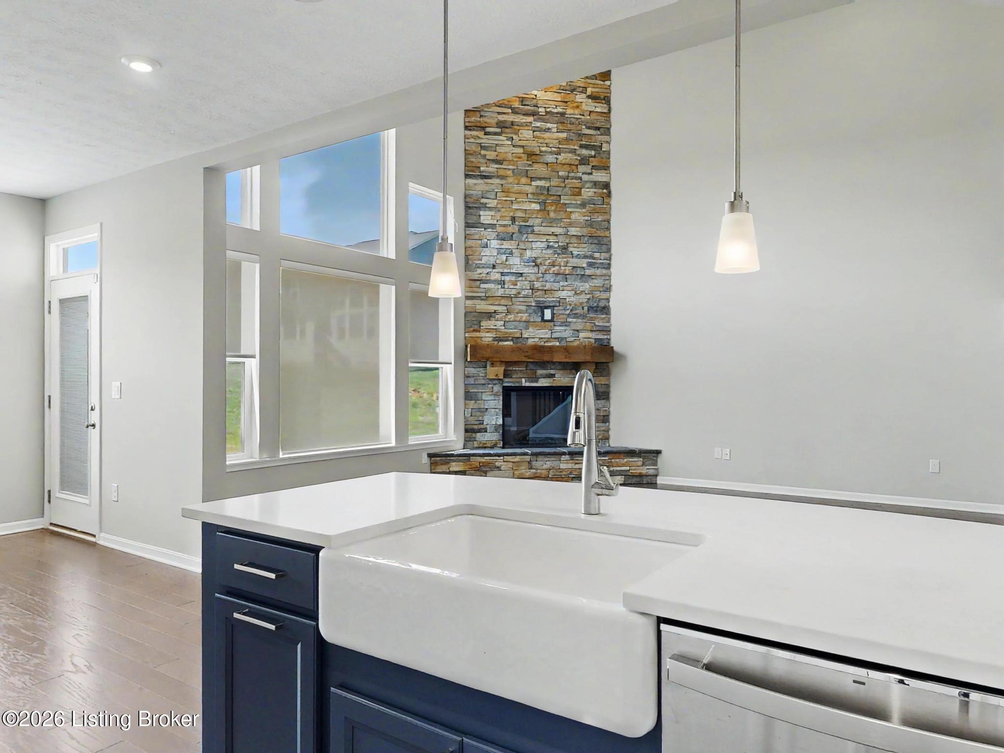 15802 Stonehouse Ct