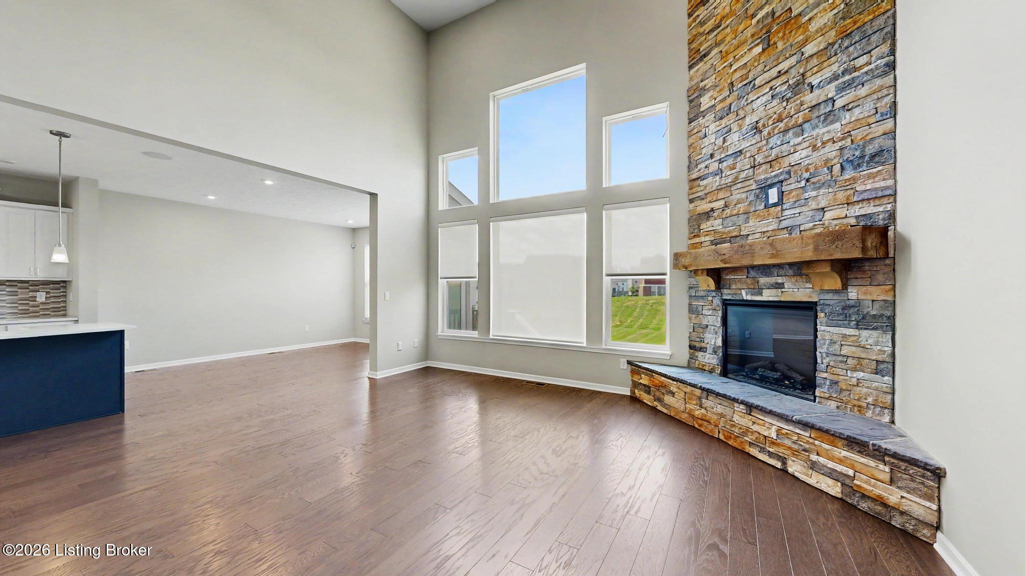 15802 Stonehouse Ct