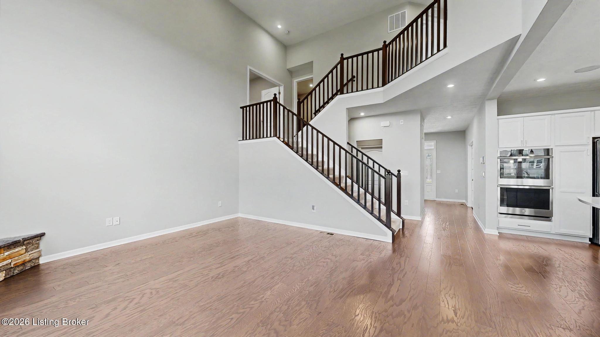 15802 Stonehouse Ct