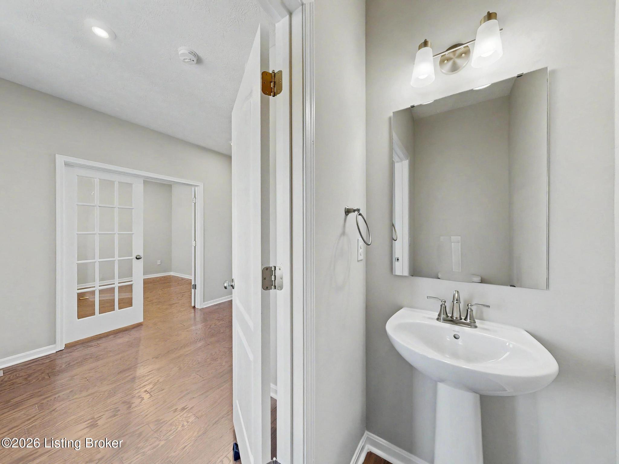 15802 Stonehouse Ct