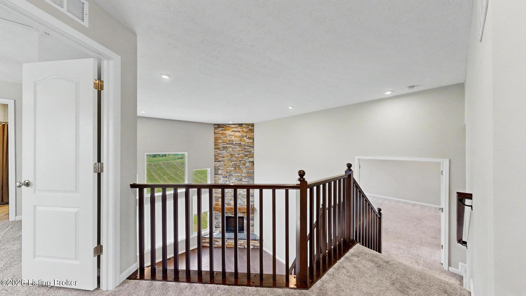 15802 Stonehouse Ct
