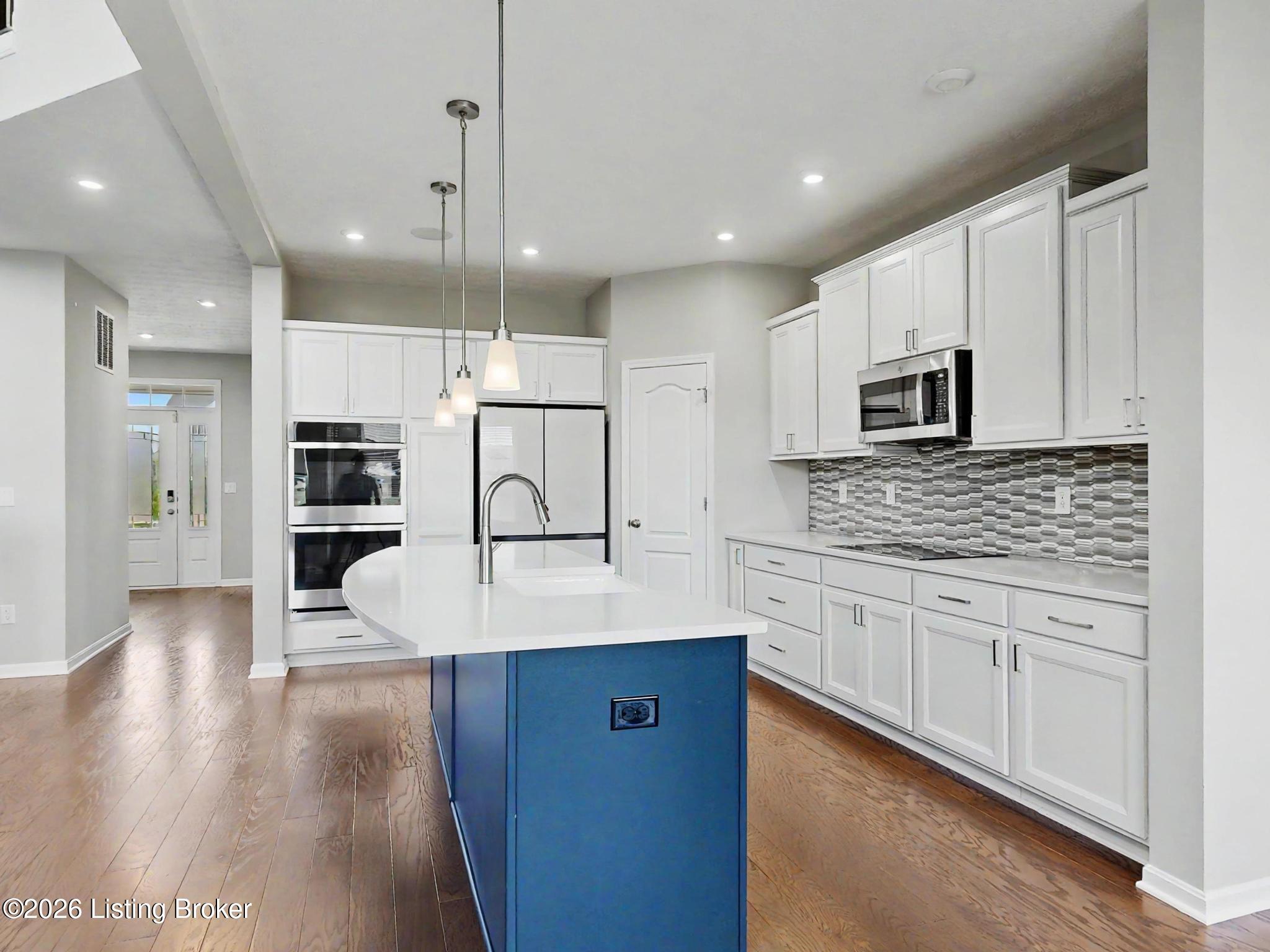 15802 Stonehouse Ct