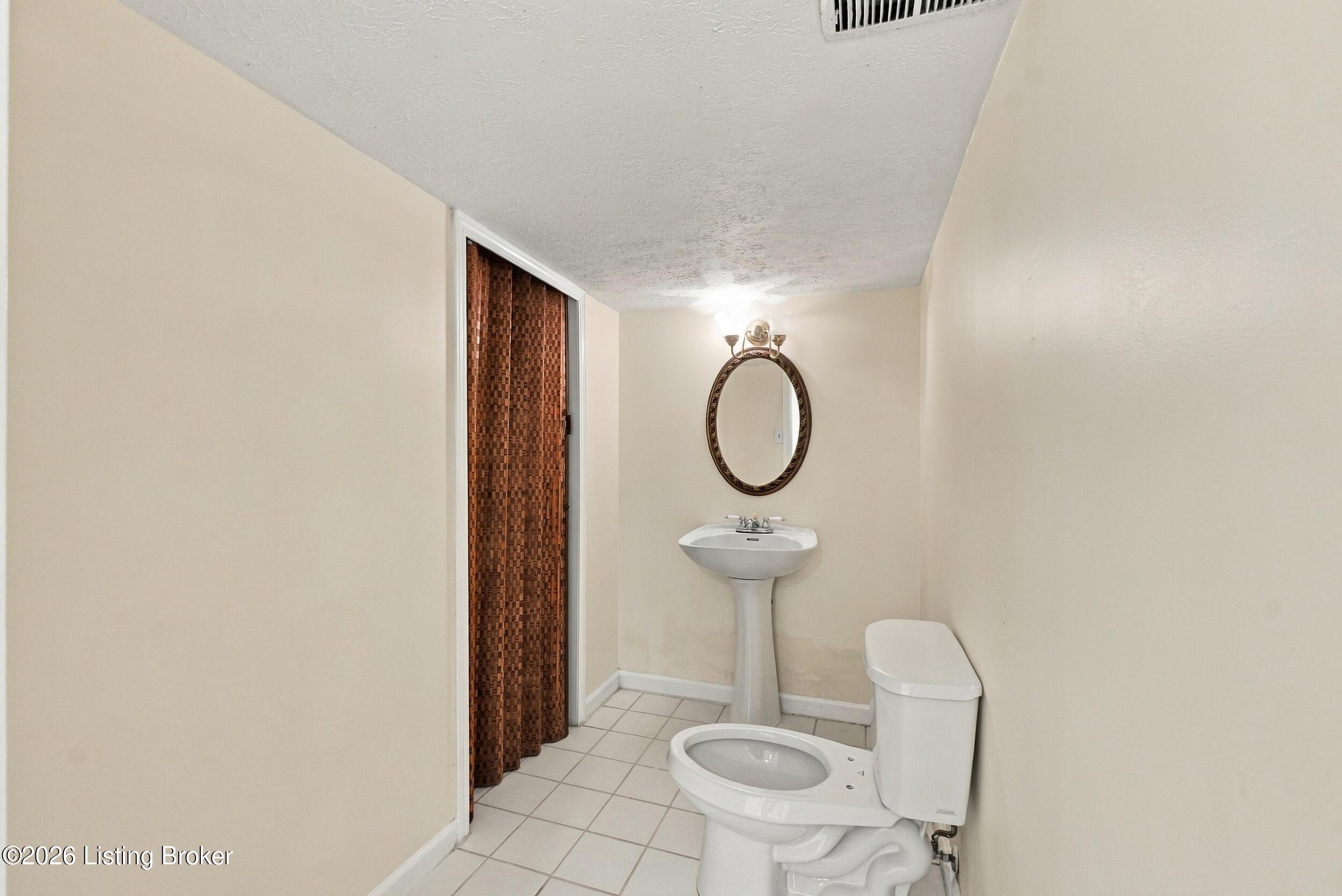 2015 Tyrone Dr