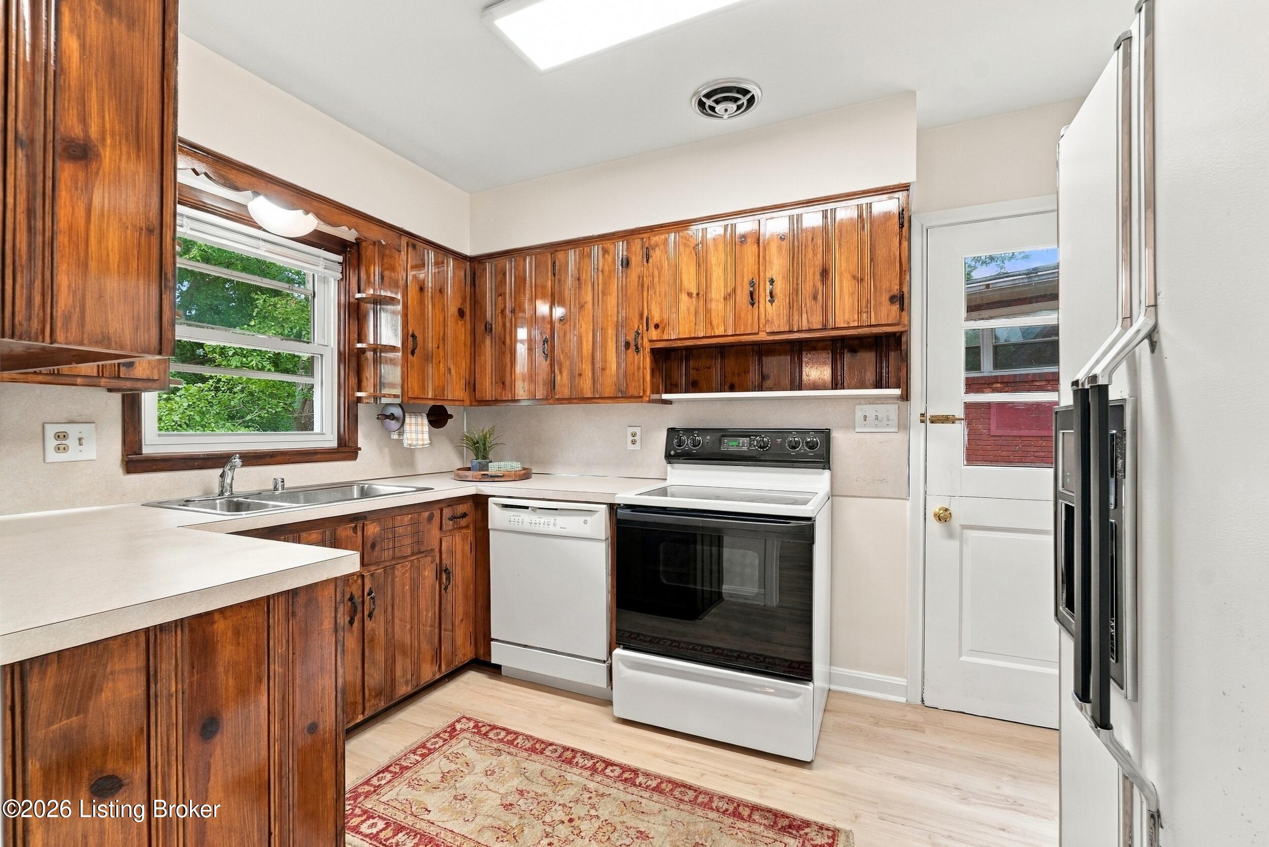 2015 Tyrone Dr