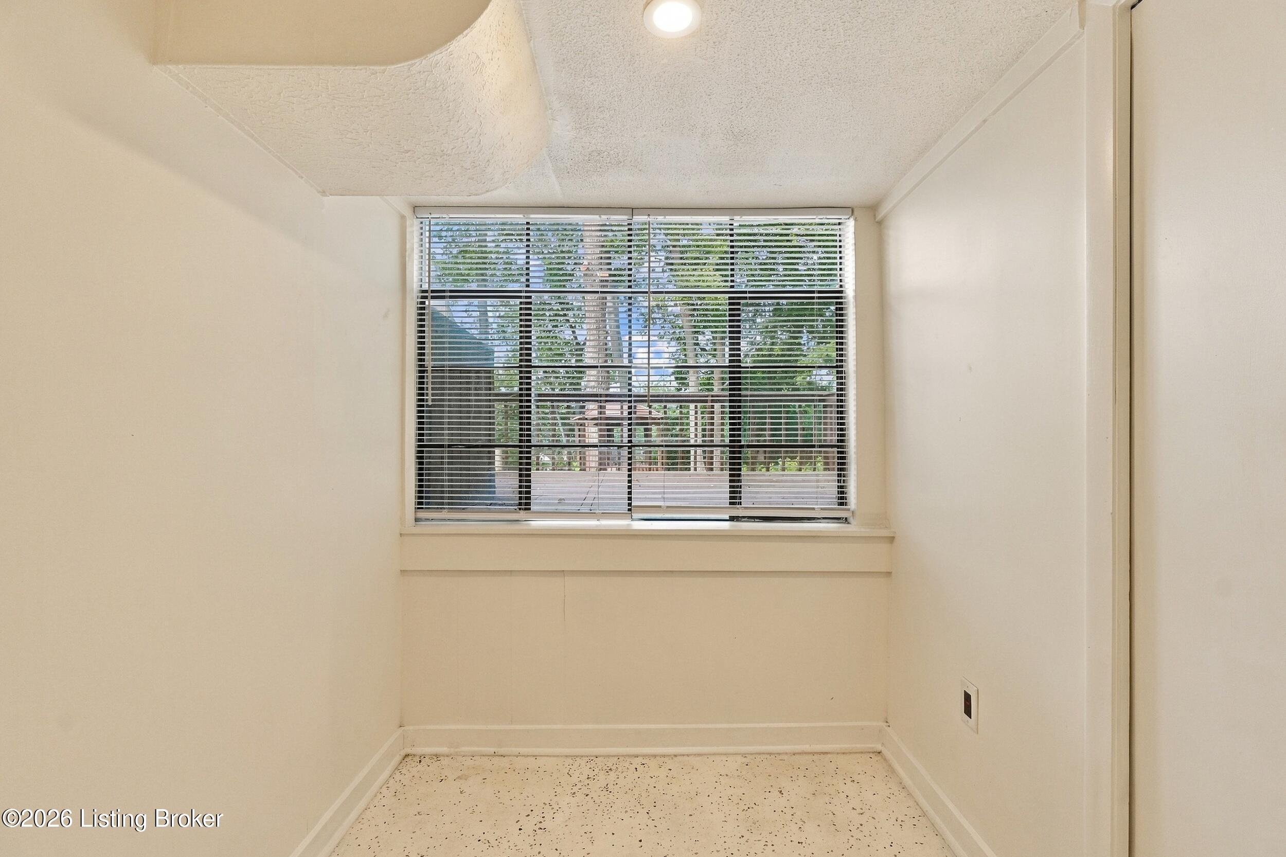 2015 Tyrone Dr