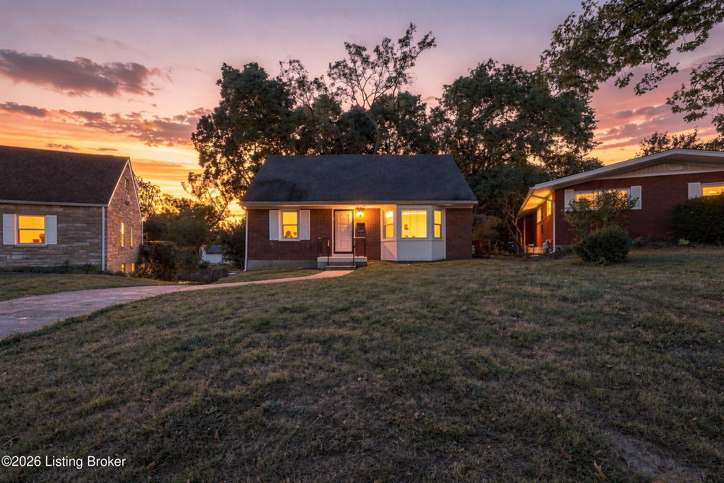 2015 Tyrone Dr