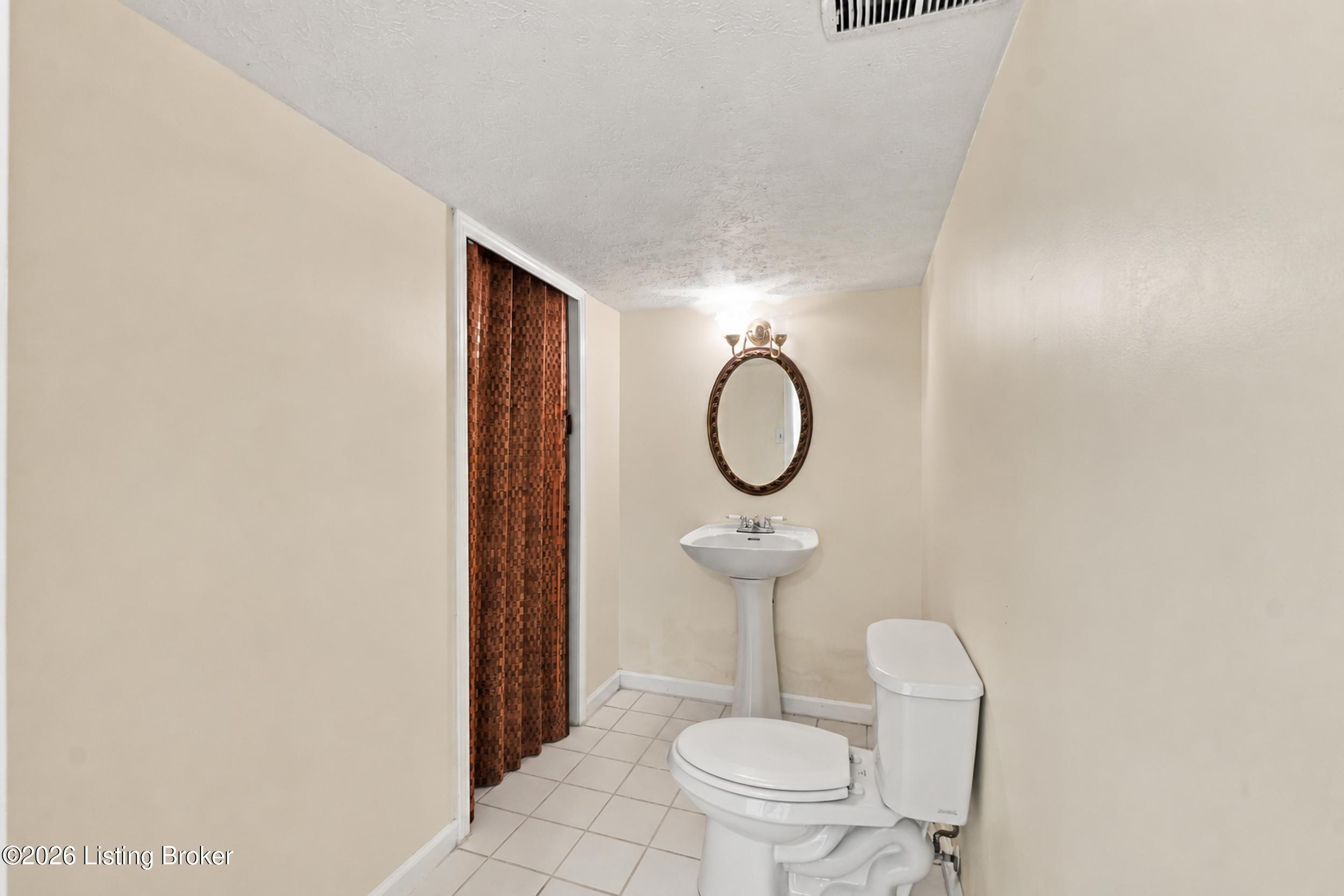 2015 Tyrone Dr