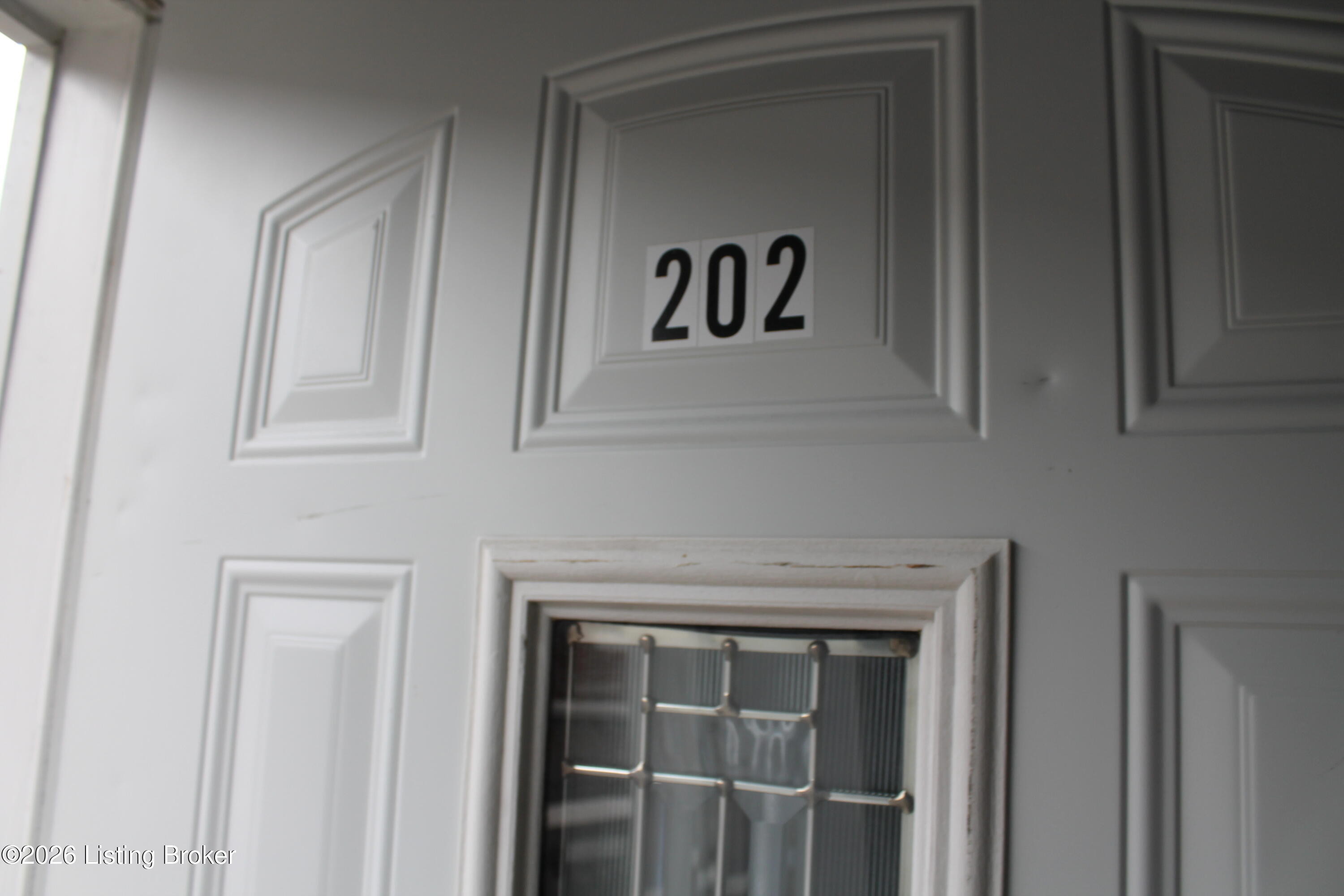 950 S Floyd St 202