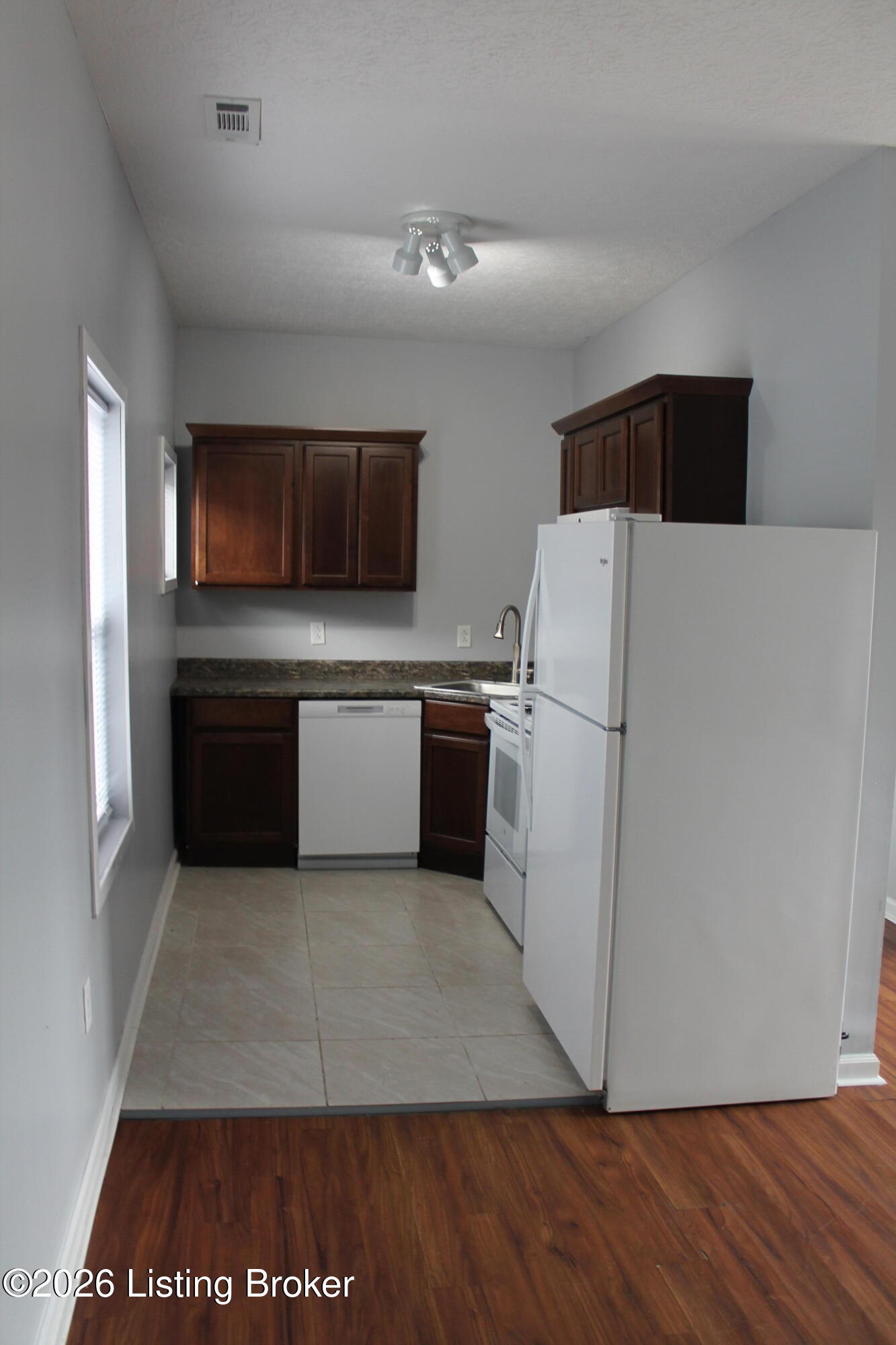 950 S Floyd St 202