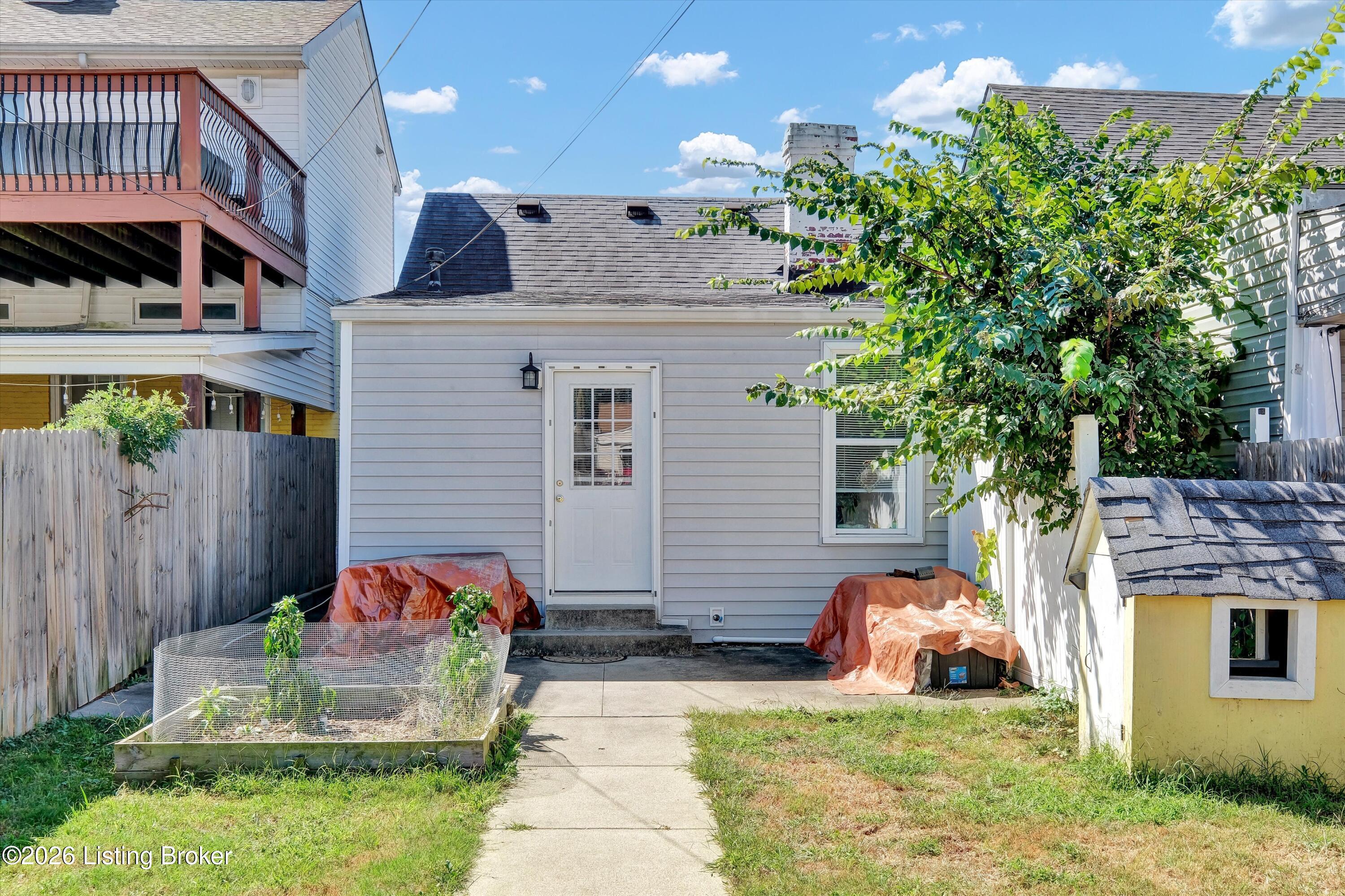 1103 Milton St