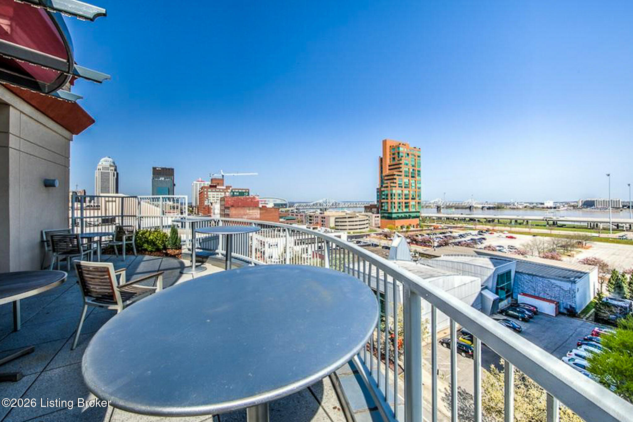 324 E Main St 503