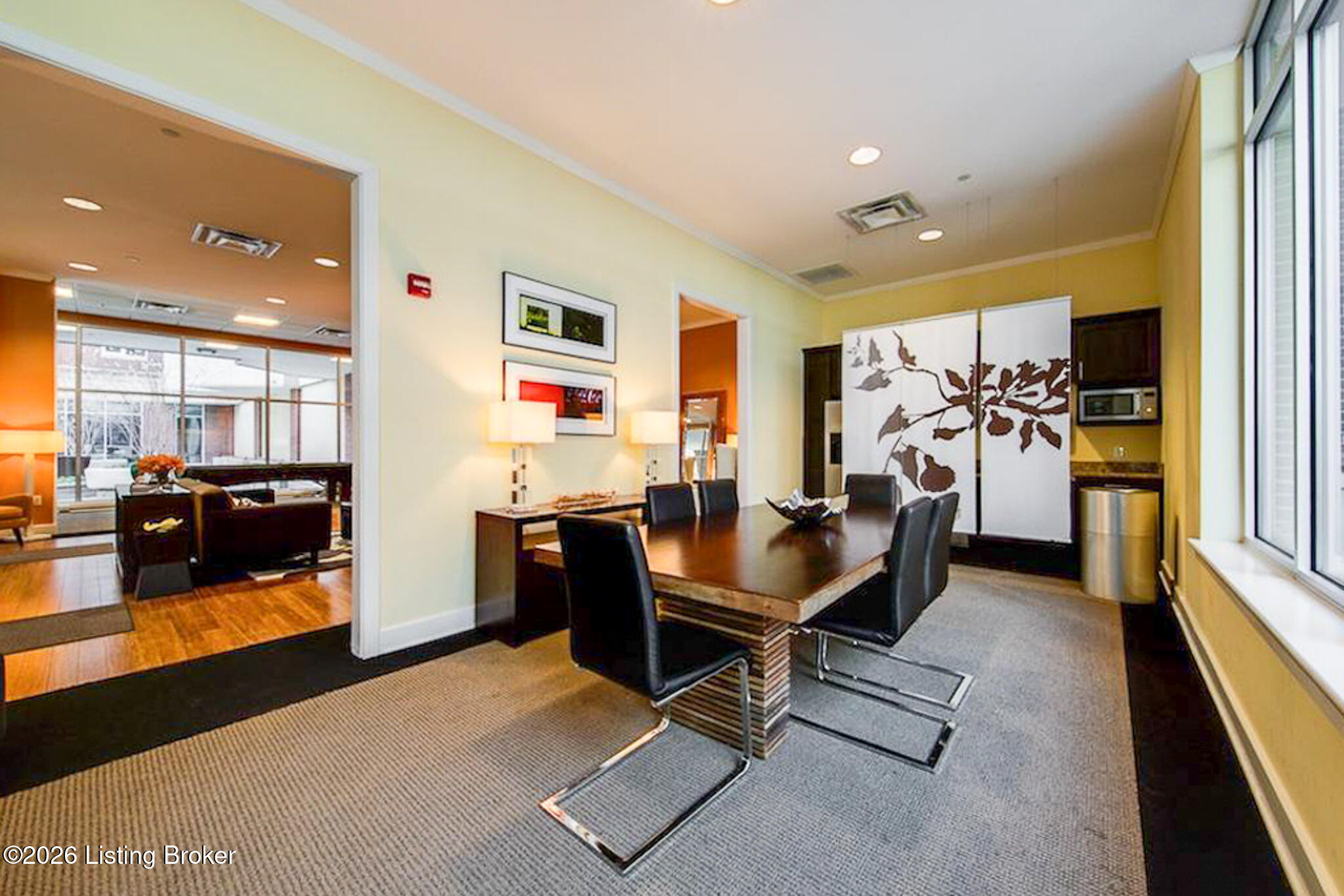324 E Main St 503