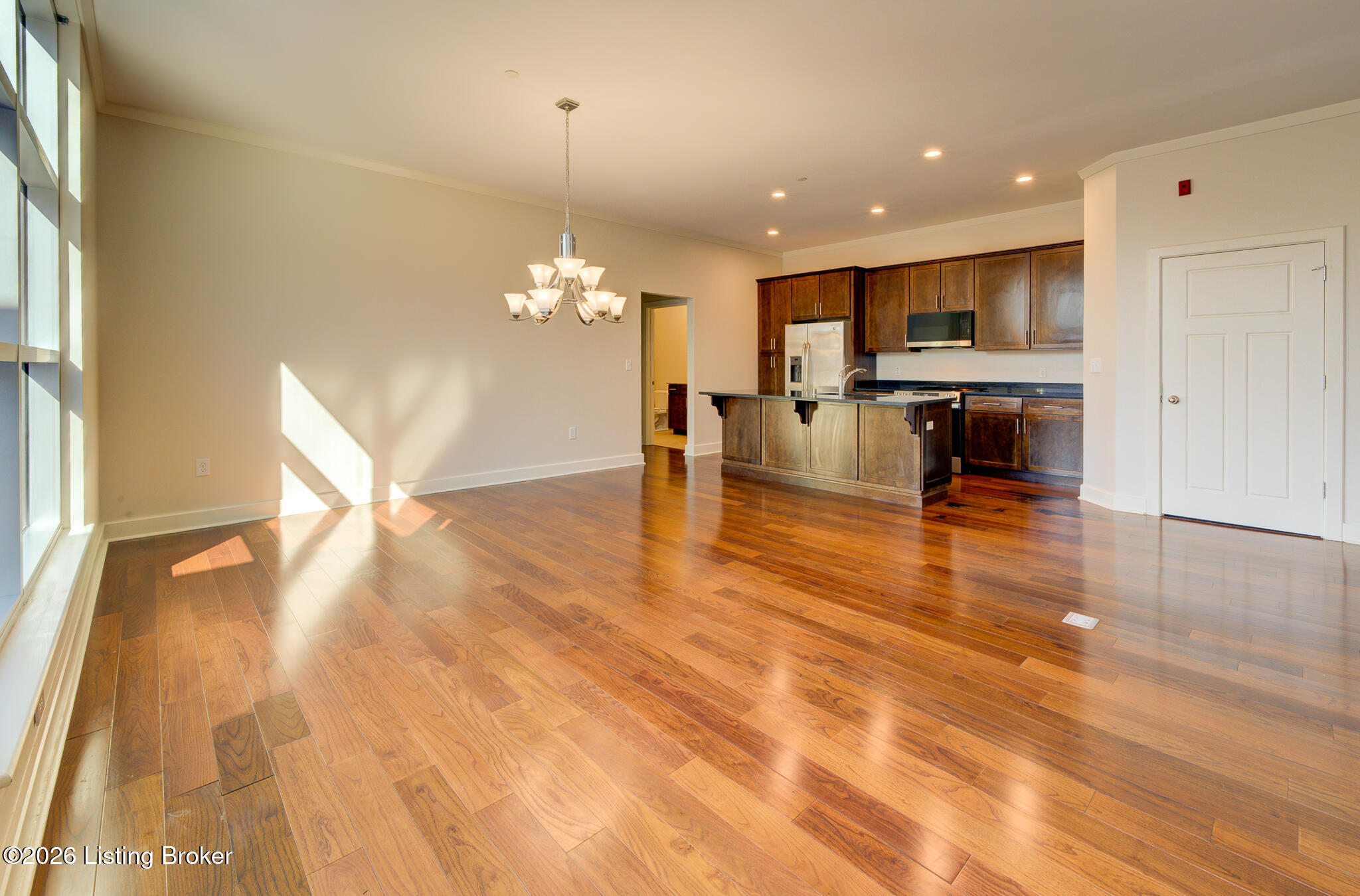 324 E Main St 503