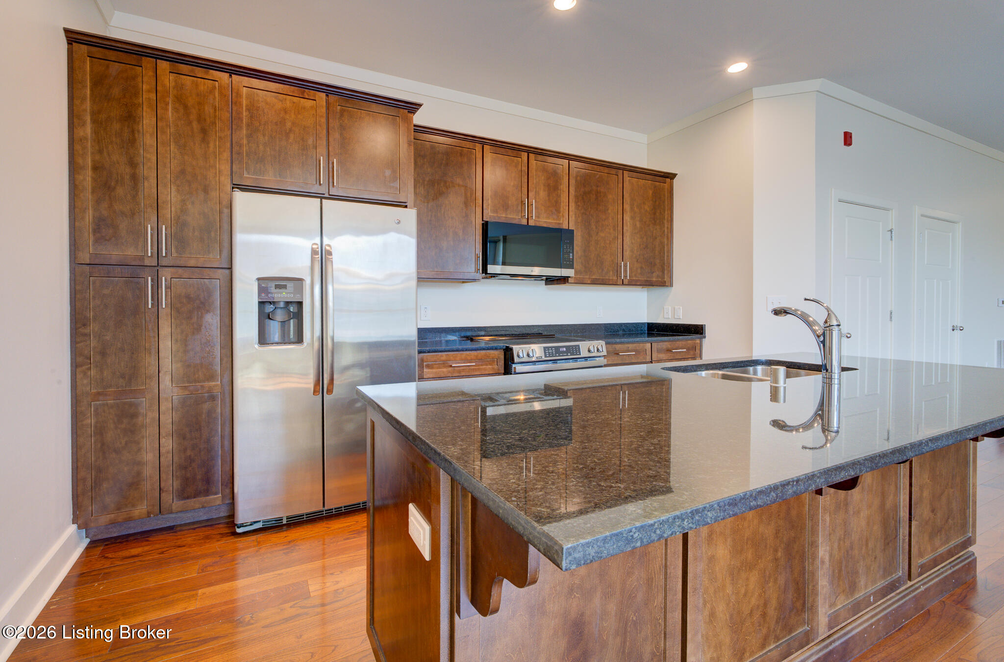 324 E Main St 503